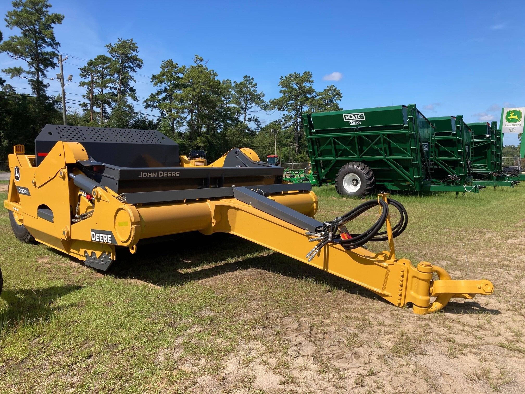 2022 John Deere 2010D E Image 4