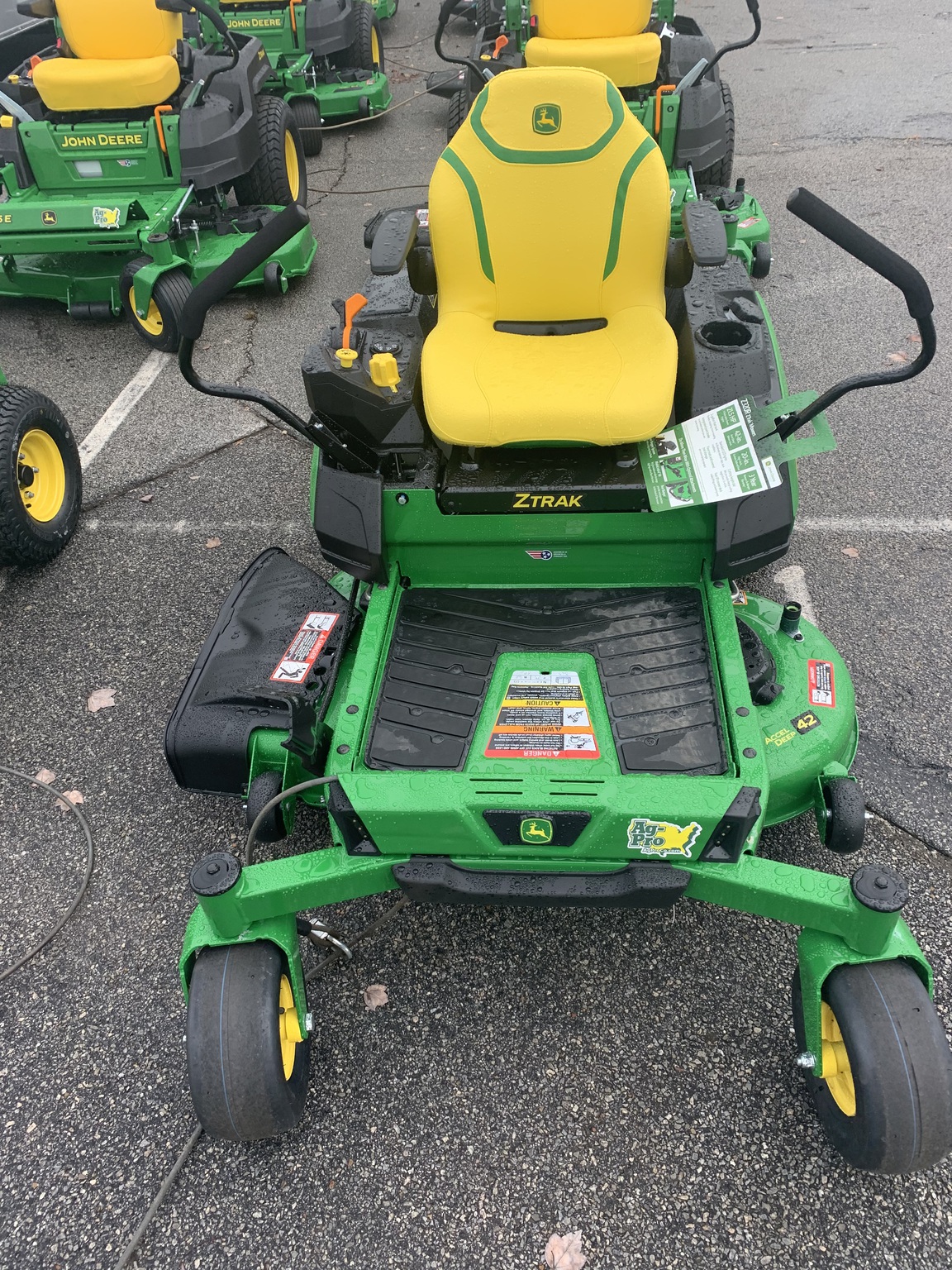 2025 John Deere z320r Image 3