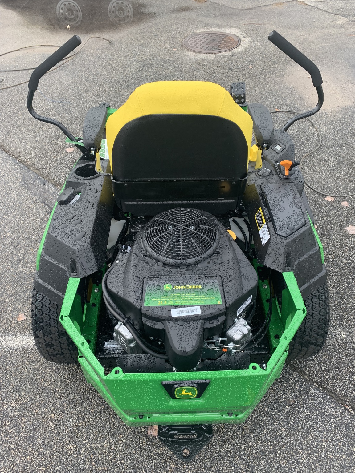 2025 John Deere z320r Image 4