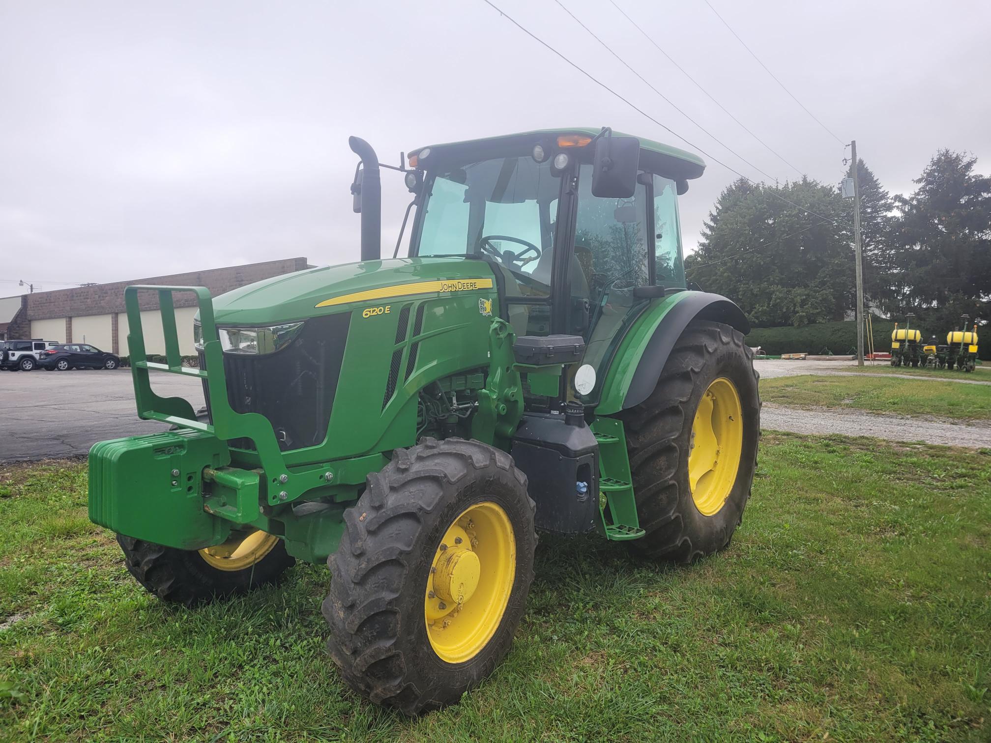 2021 John Deere 6120E Image 2