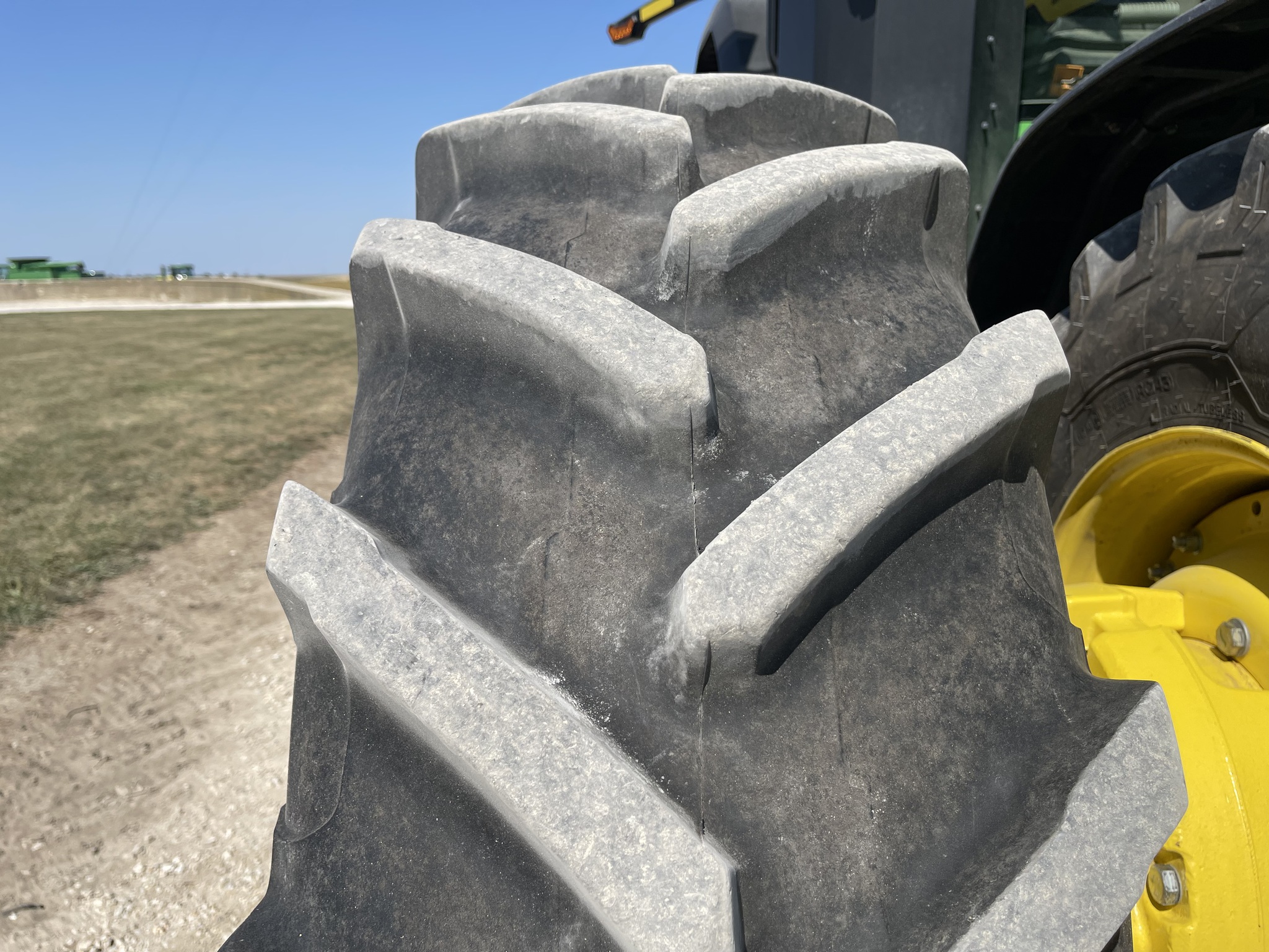  2023 John Deere 8R 370 at Heritage Tractor in Roanoke, IL