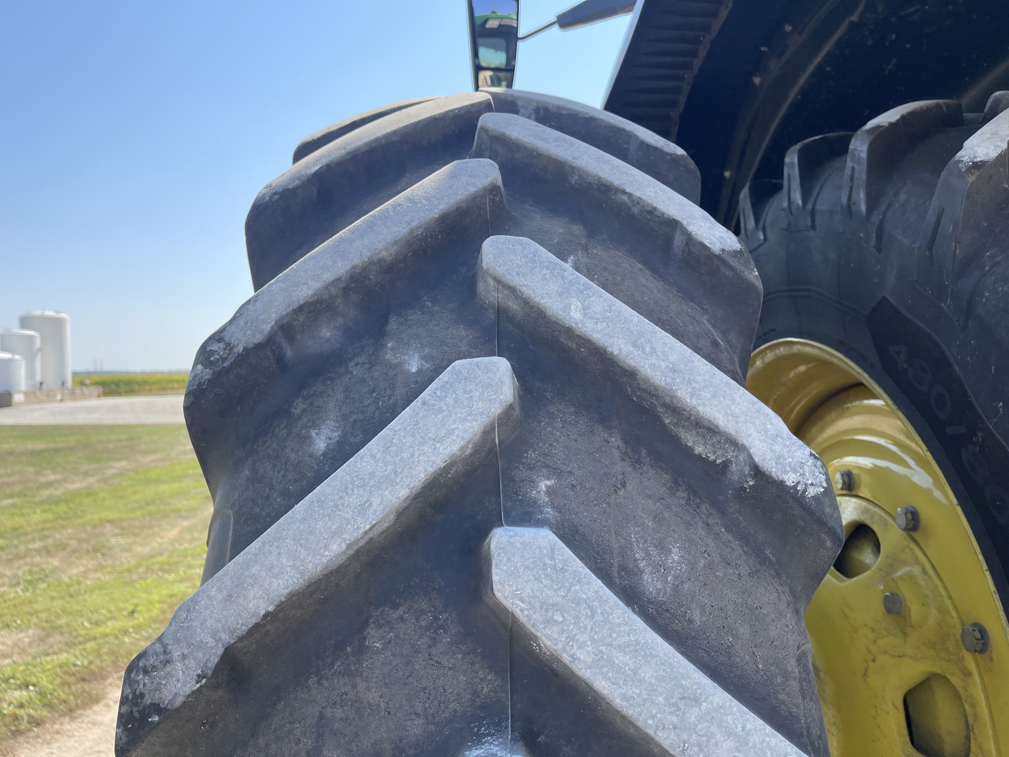  2023 John Deere 8R 370 at Heritage Tractor in Roanoke, IL