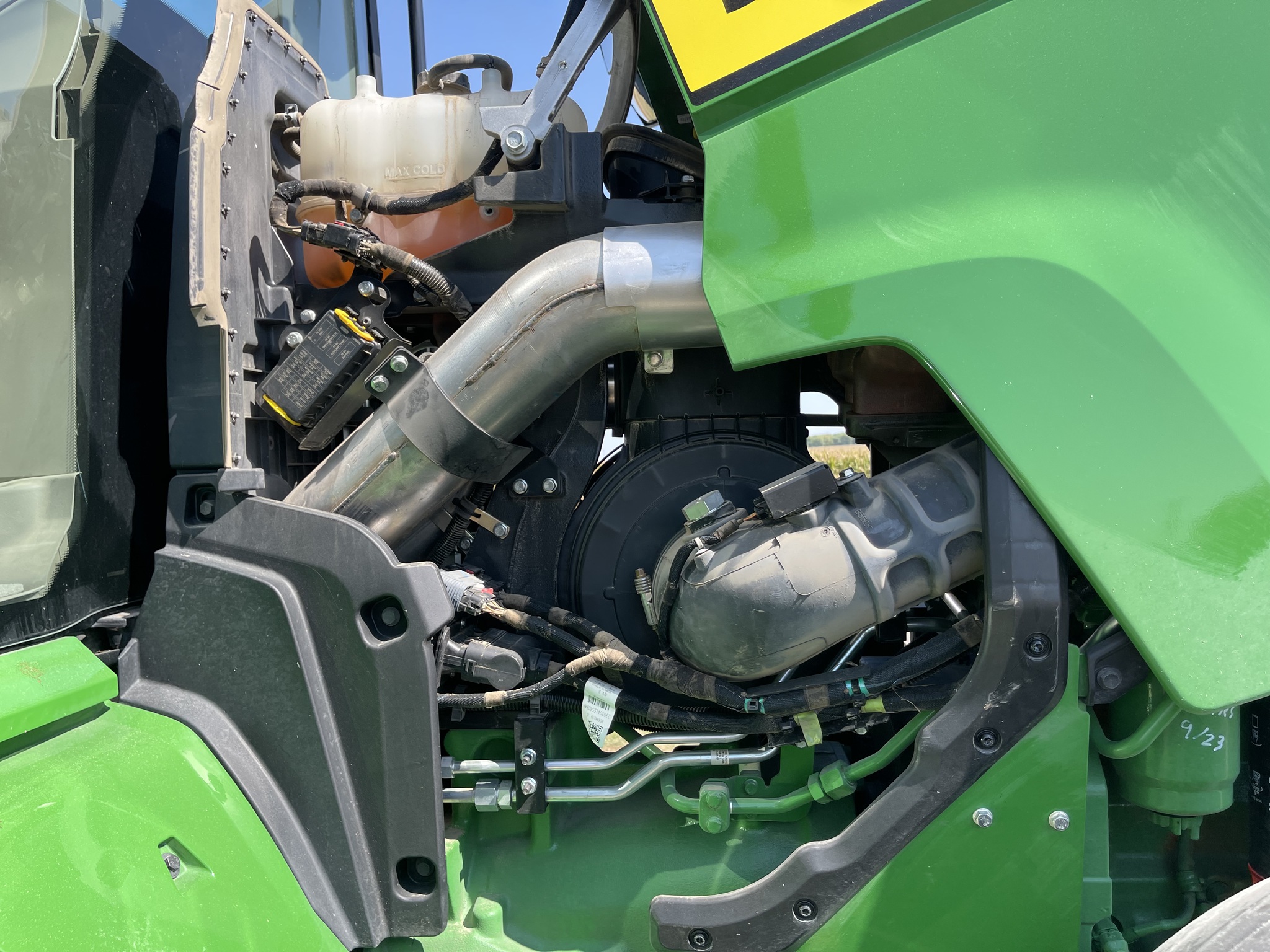  2023 John Deere 8R 370 at Heritage Tractor in Roanoke, IL