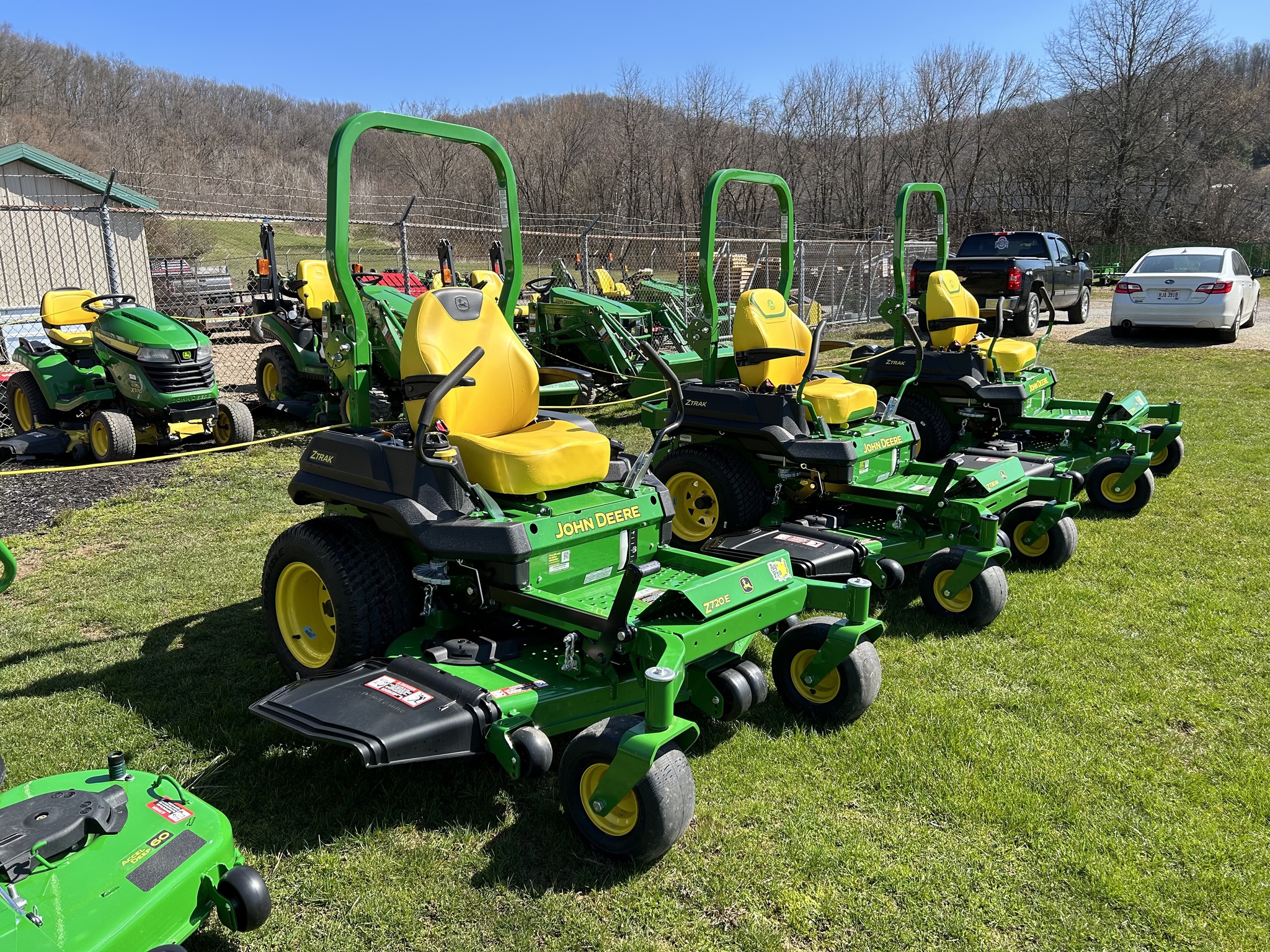 2025 John Deere Z720E Image 4