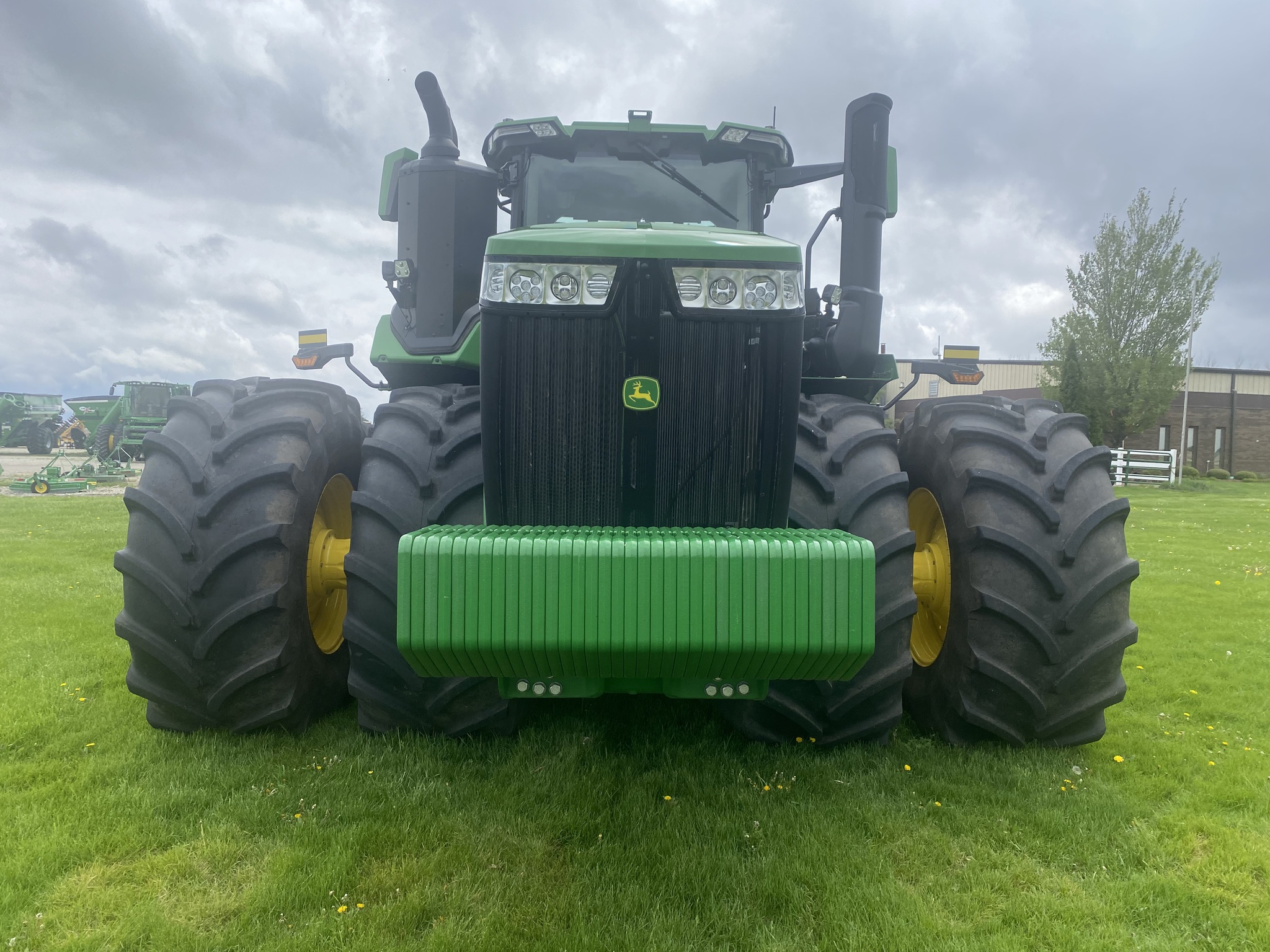  2023 John Deere 9R 640 at Heritage Tractor in Dixon, IL
