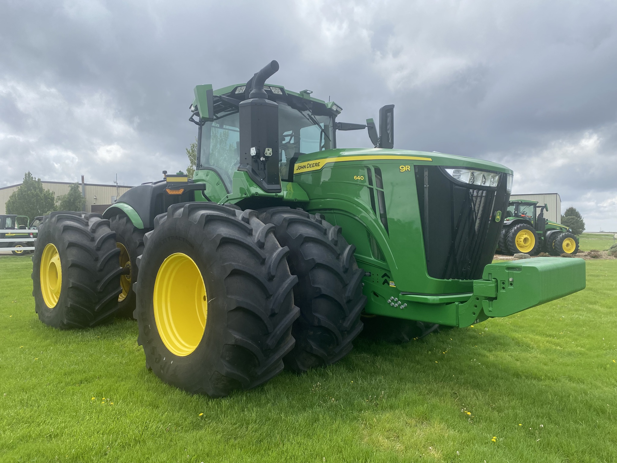  2023 John Deere 9R 640 at Heritage Tractor in Dixon, IL
