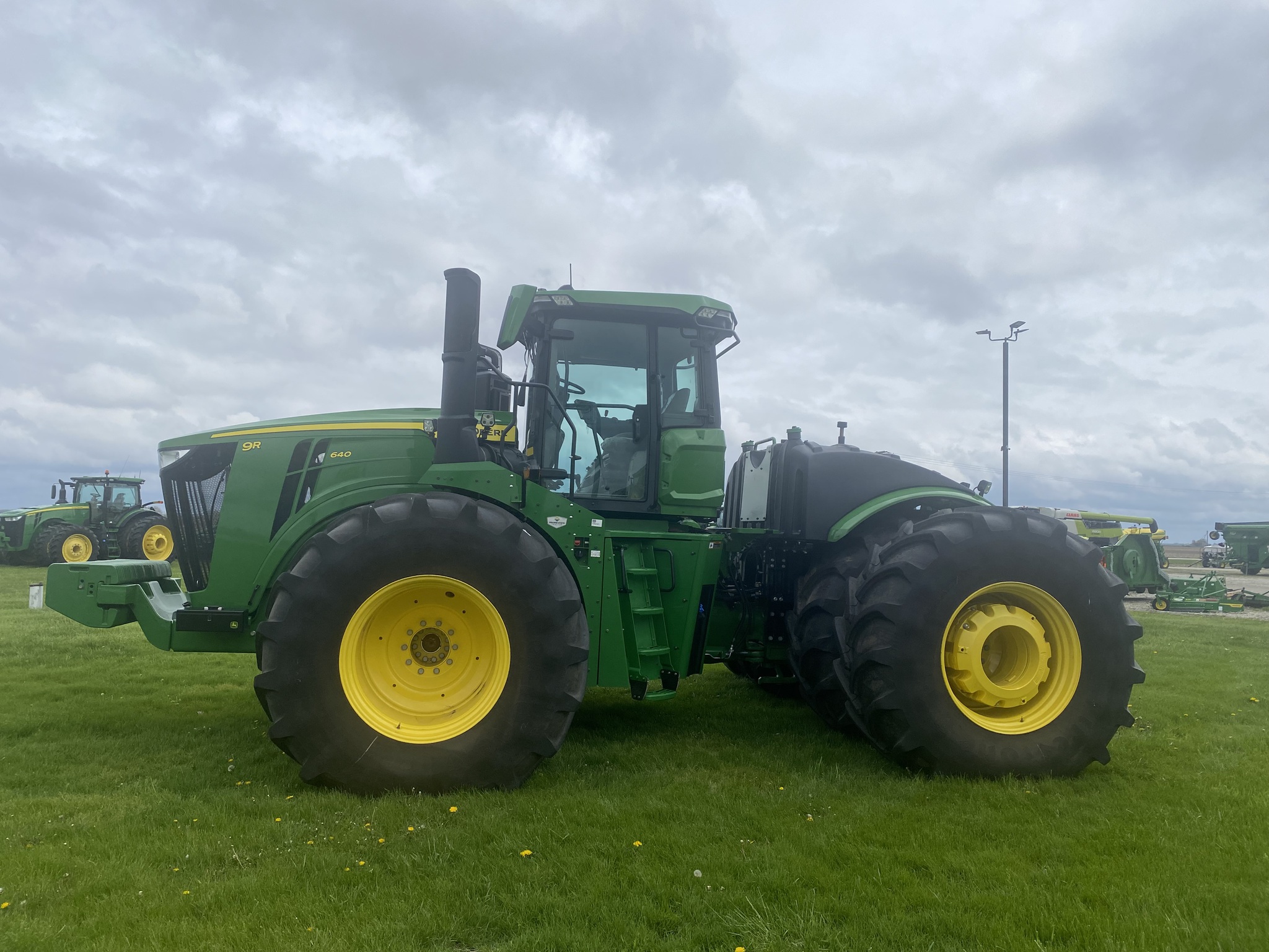  2023 John Deere 9R 640 at Heritage Tractor in Dixon, IL