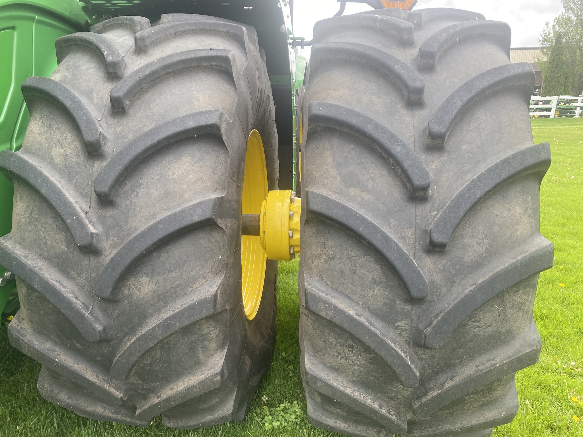  2023 John Deere 9R 640 at Heritage Tractor in Dixon, IL