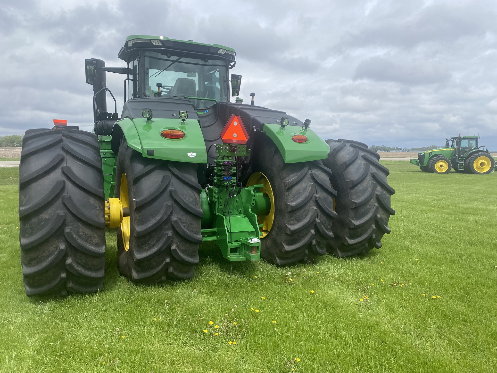  2023 John Deere 9R 640 at Heritage Tractor in Dixon, IL