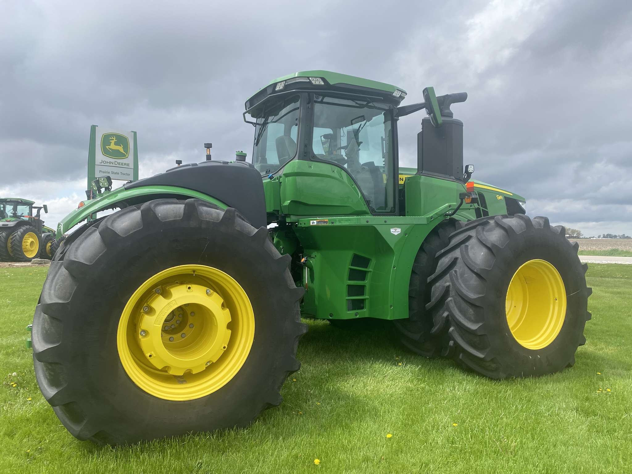  2023 John Deere 9R 640 at Heritage Tractor in Dixon, IL