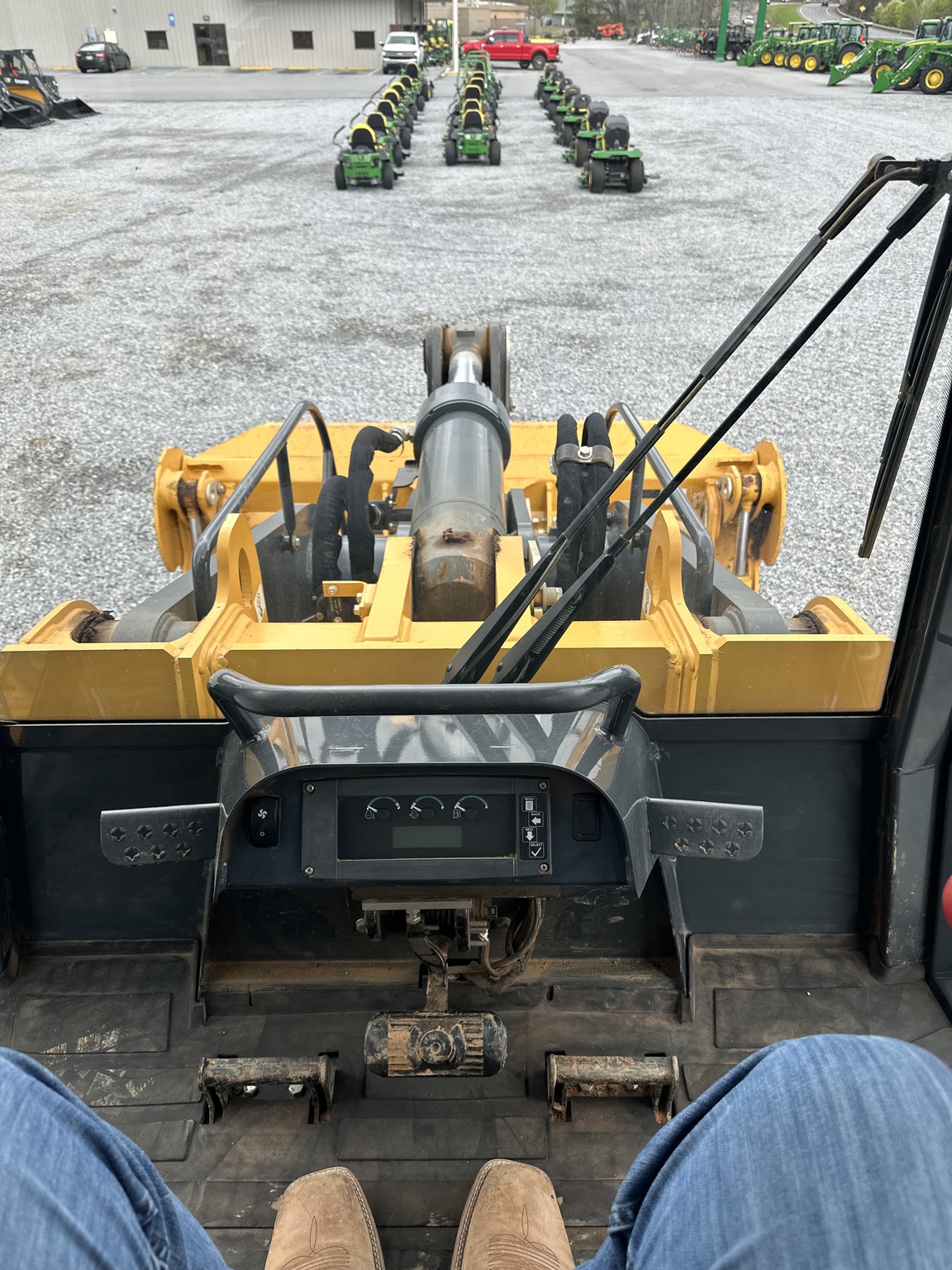 2022 John Deere 655K Image 18