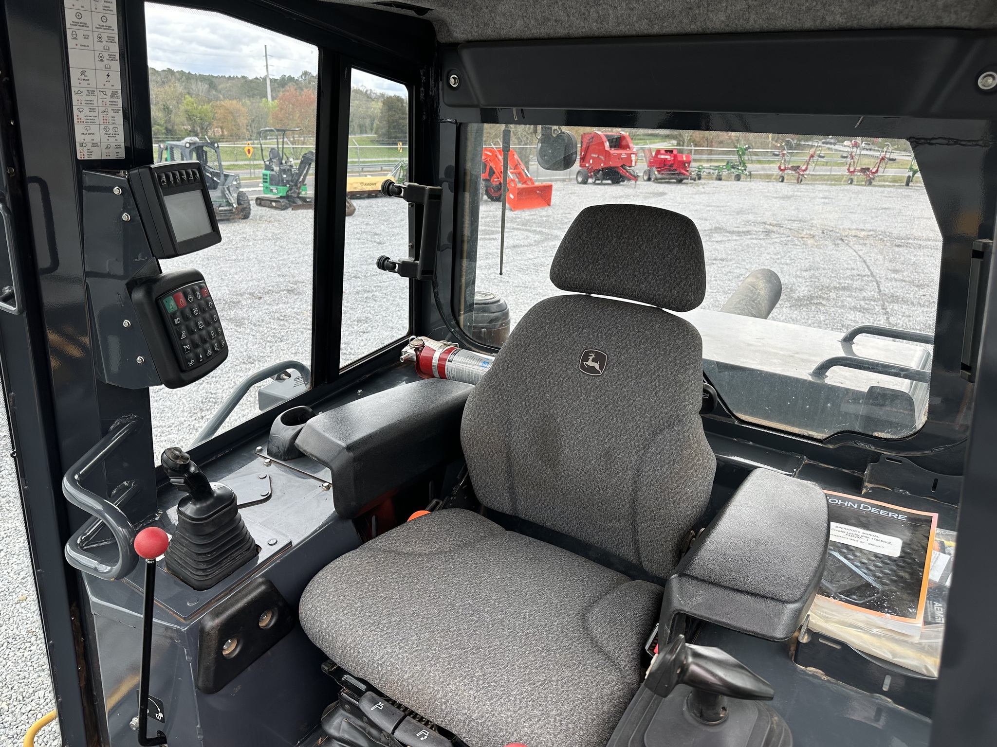 2022 John Deere 655K Image 40