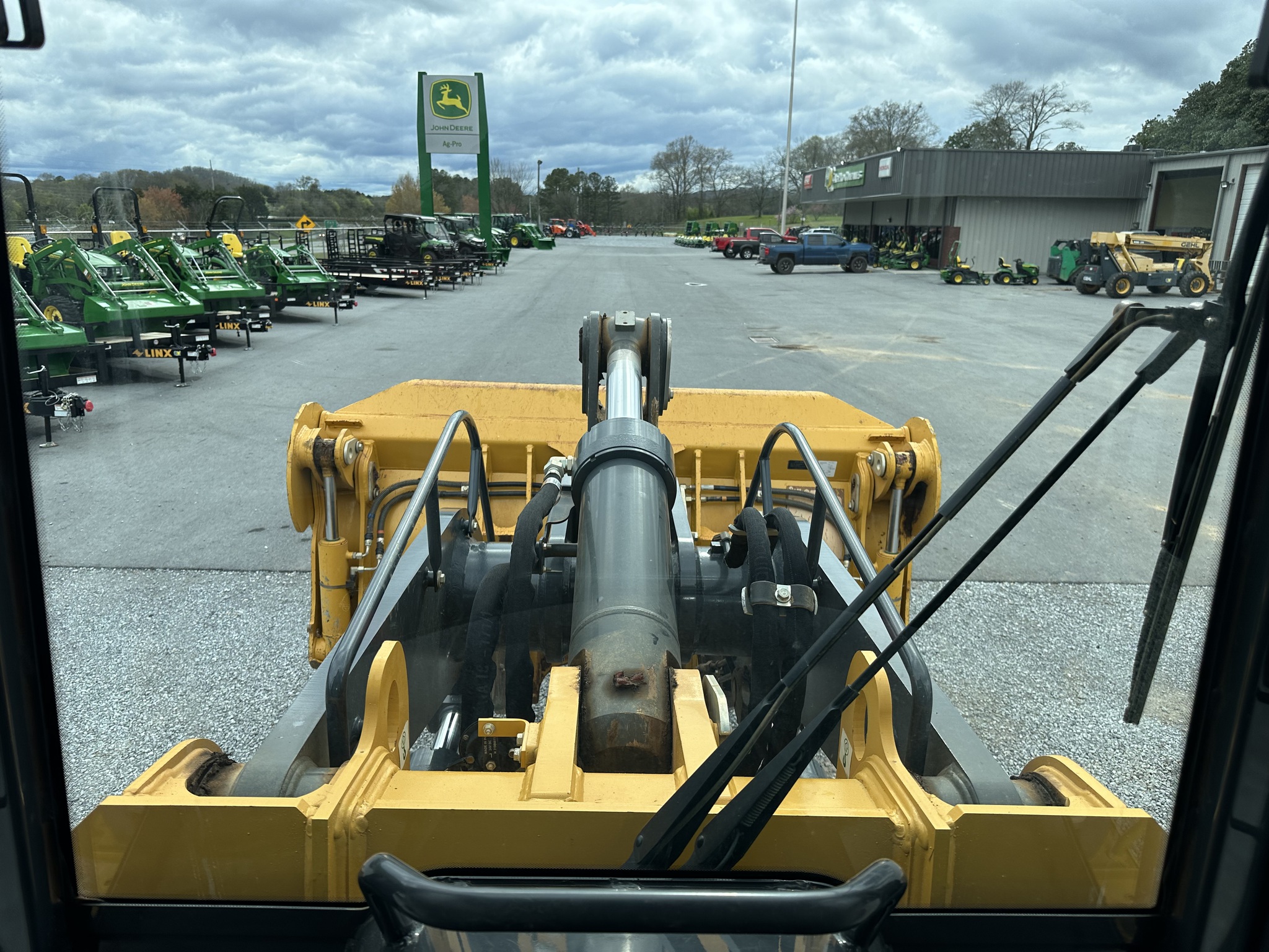 2022 John Deere 655K Image 43