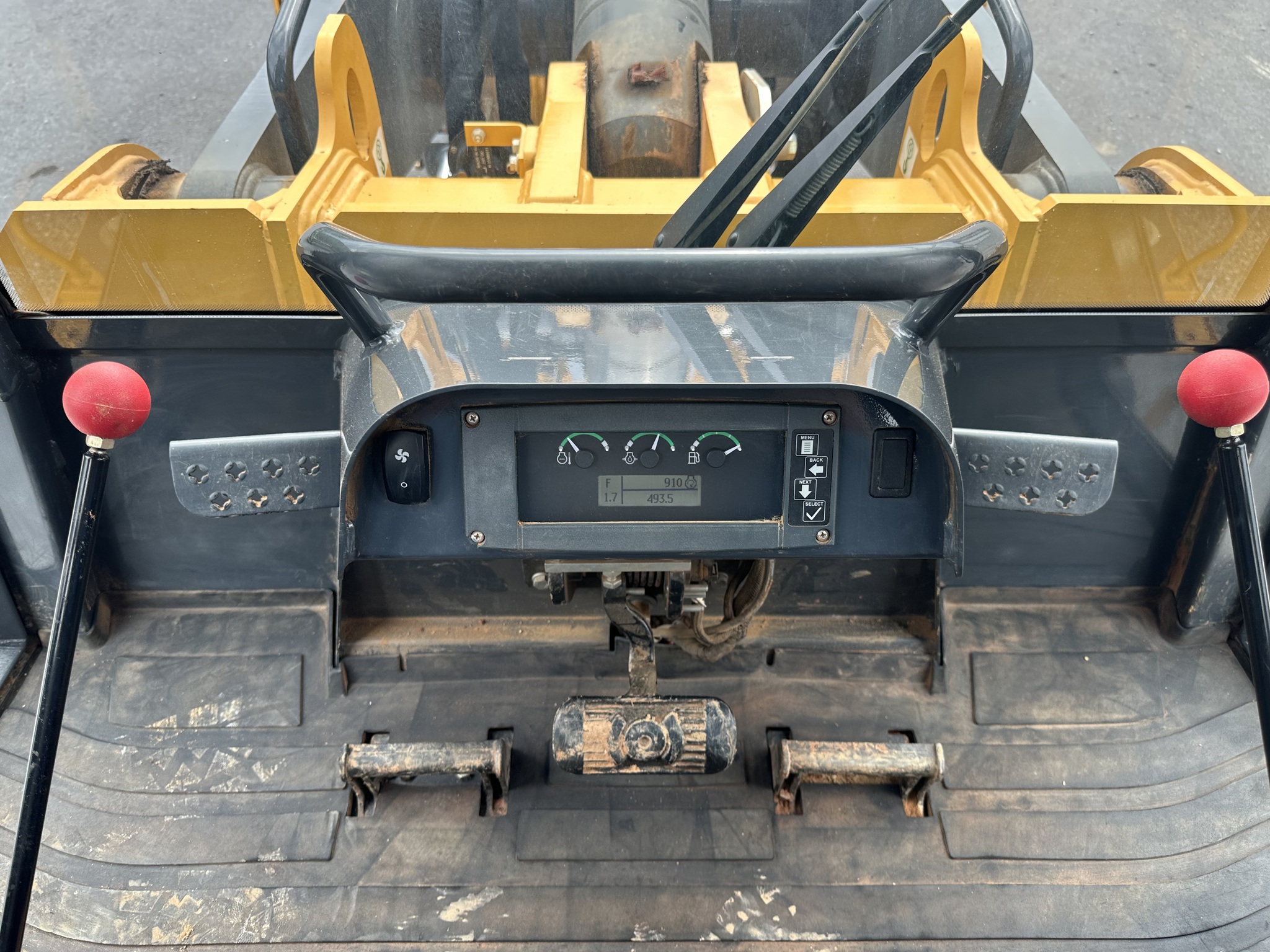 2022 John Deere 655K Image 44