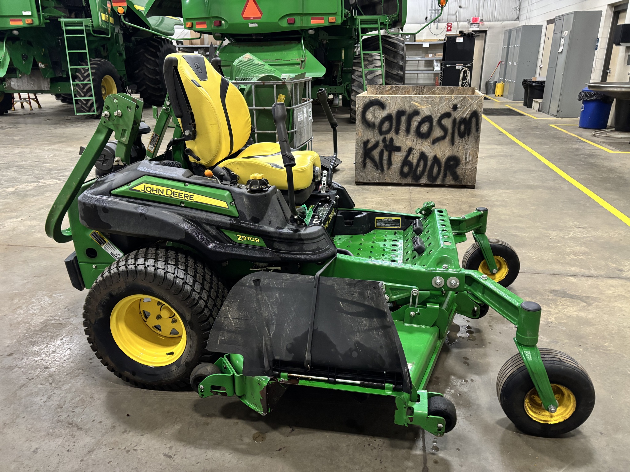 Used 2022 John Deere Z970R Zero Turn Mowers at Koenig Equipment in Urbana, OH - PhotoXL3