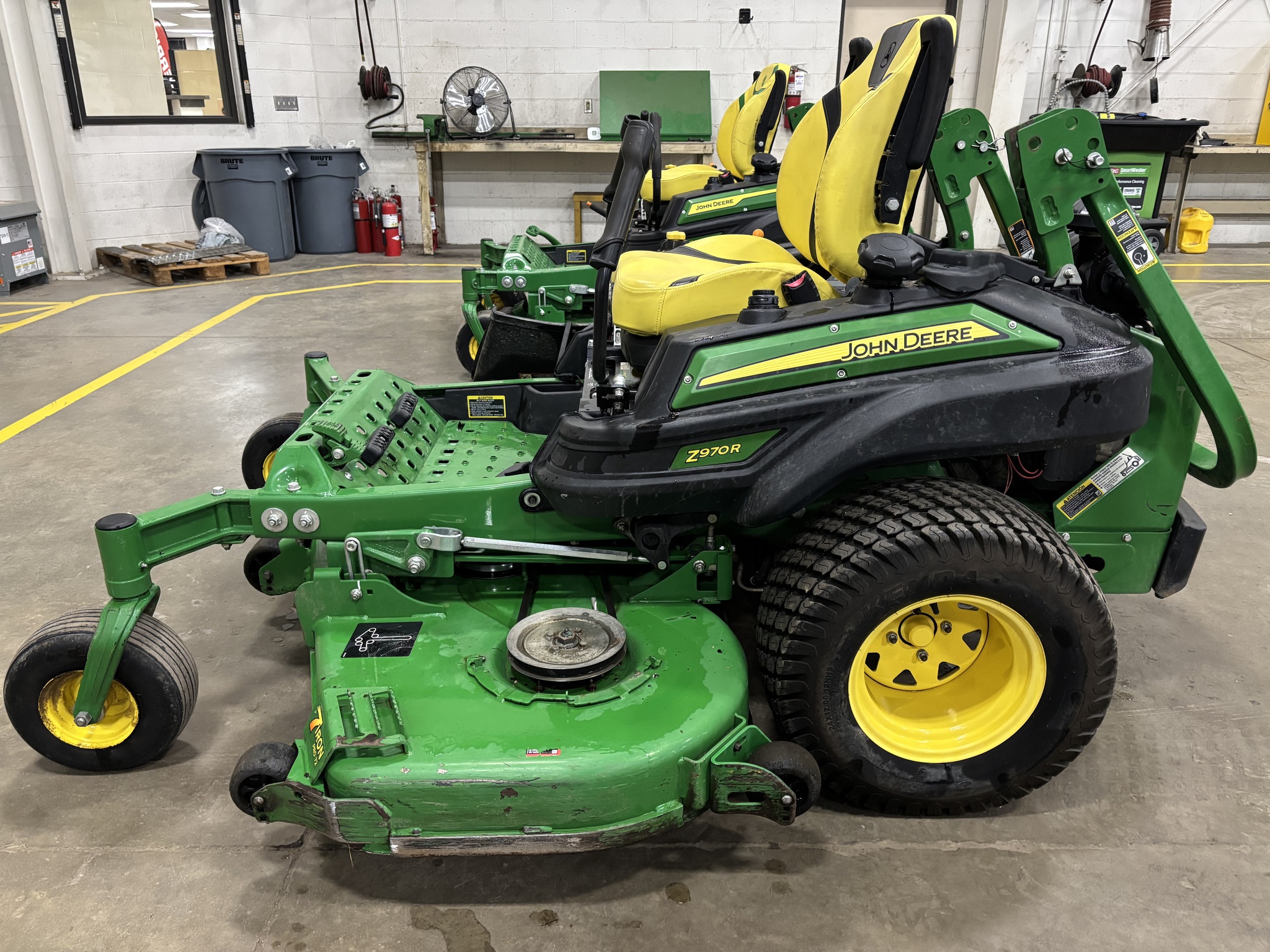 Used 2022 John Deere Z970R Zero Turn Mowers at Koenig Equipment in Urbana, OH - PhotoXL7