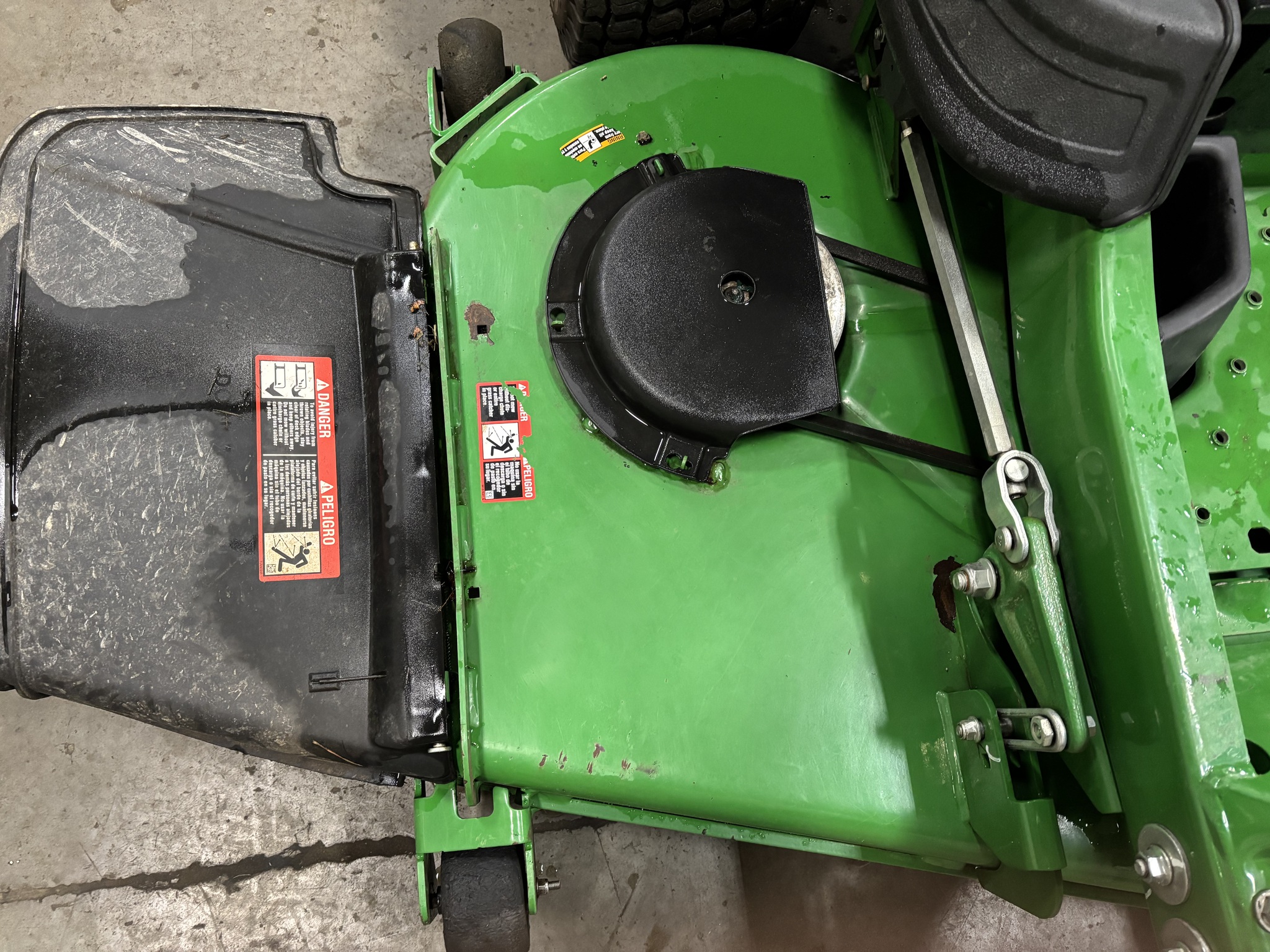 Used 2022 John Deere Z970R Zero Turn Mowers at Koenig Equipment in Urbana, OH - PhotoXL14