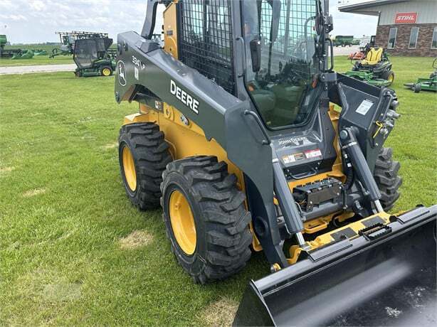 2025 John Deere 334 P Image 9