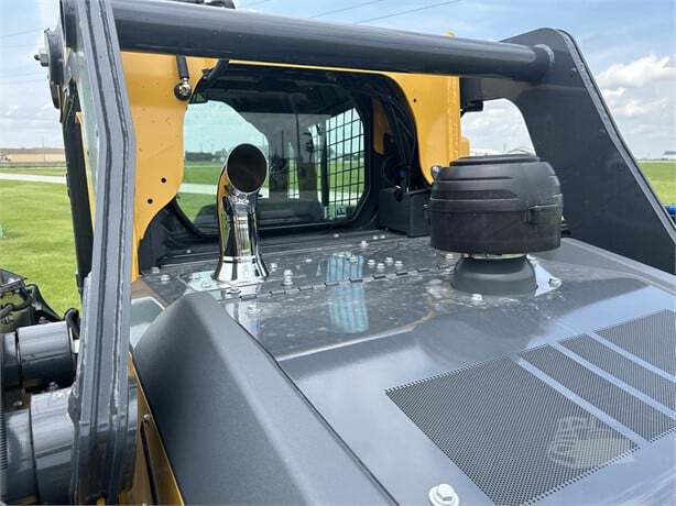 2025 John Deere 334 P Image 5