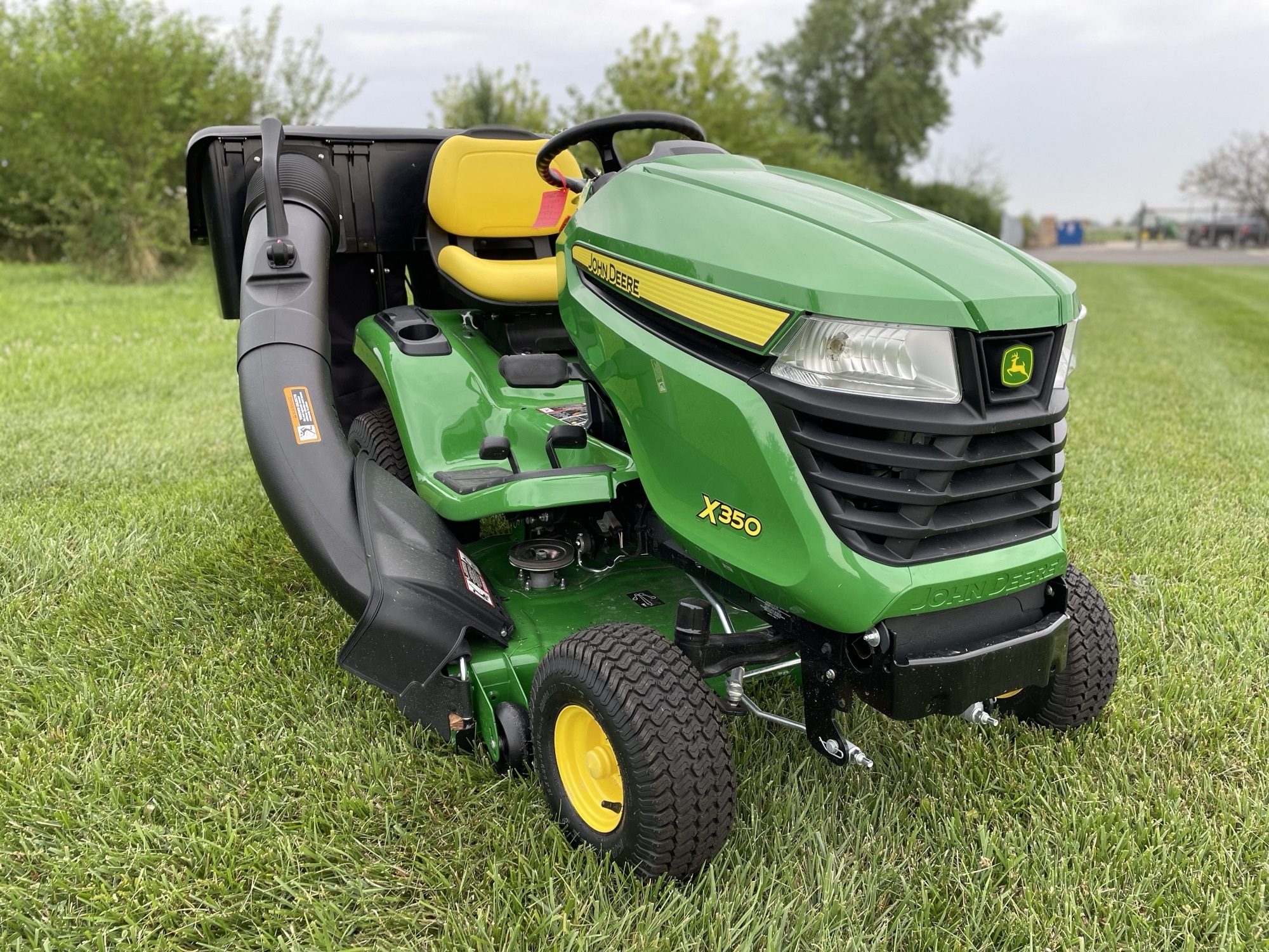 2025 John Deere X350 Image 2