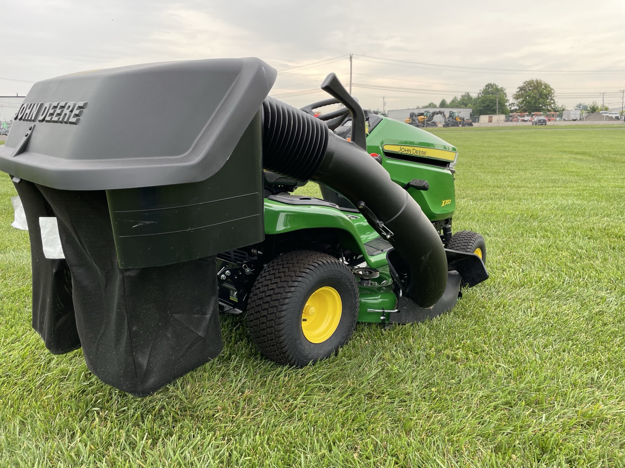 2025 John Deere X350 Image 4