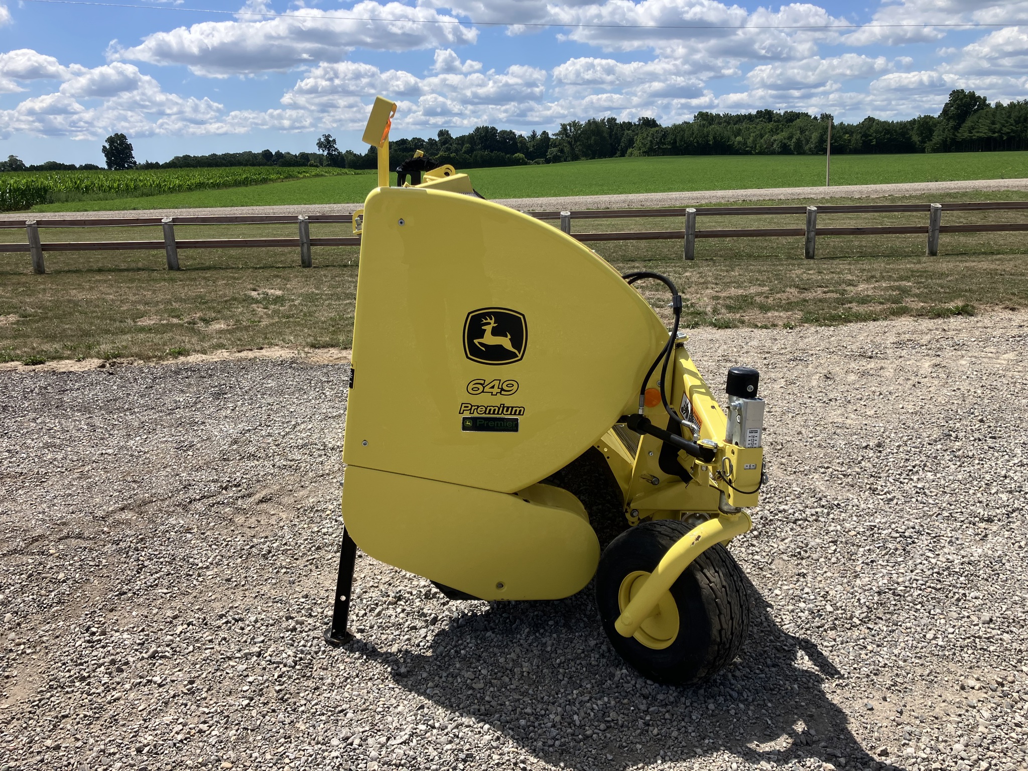 2022 John Deere 649 Image 4