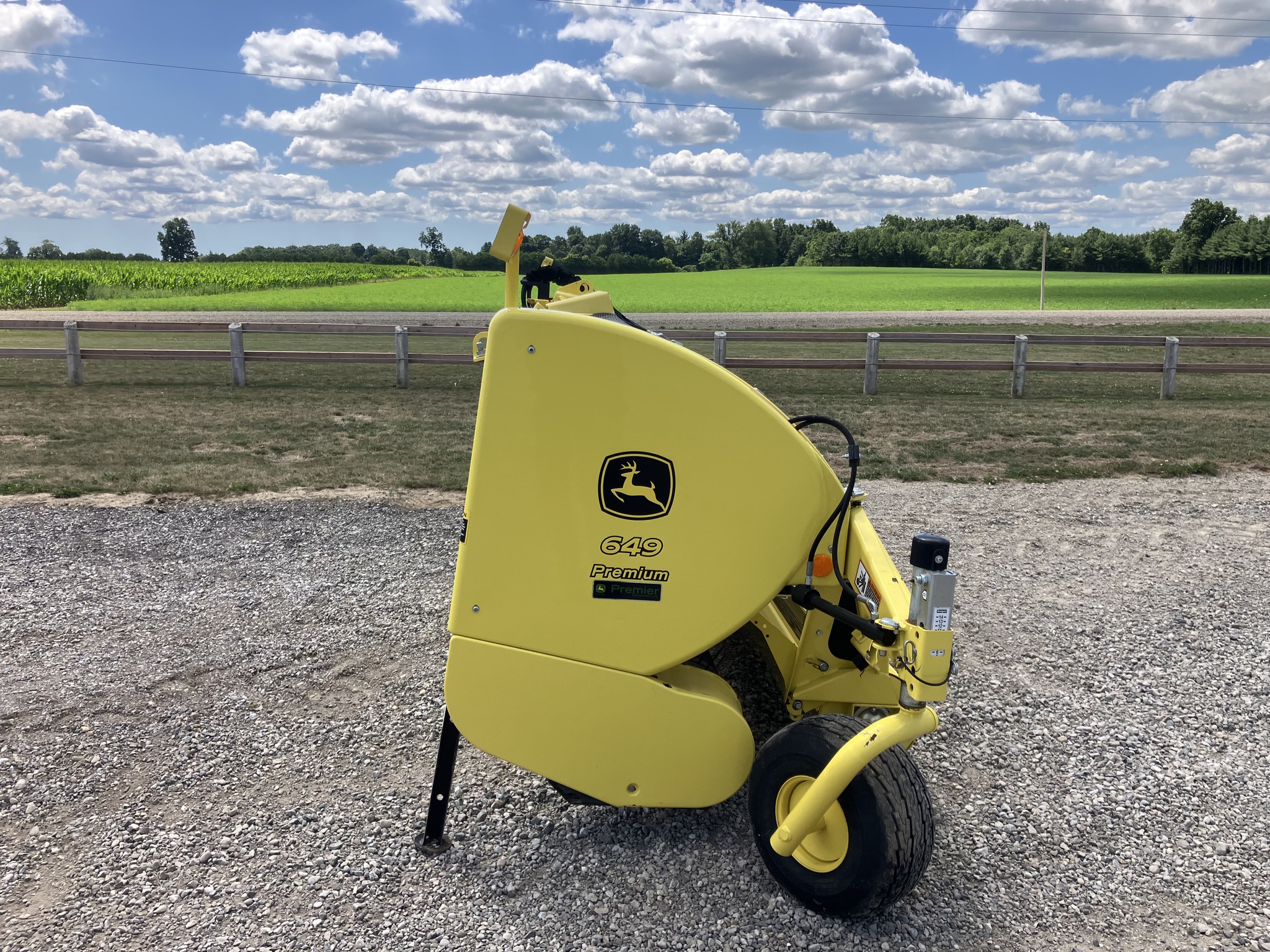 2022 John Deere 649 Image 5