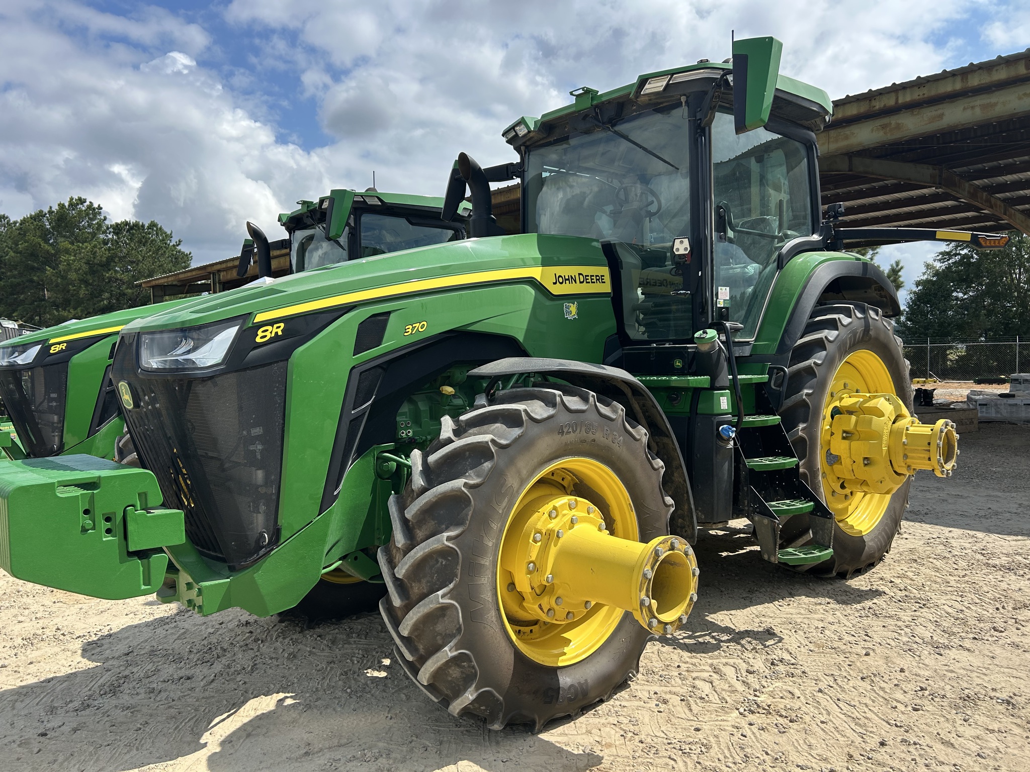2023 John Deere 8R 370 Image 1