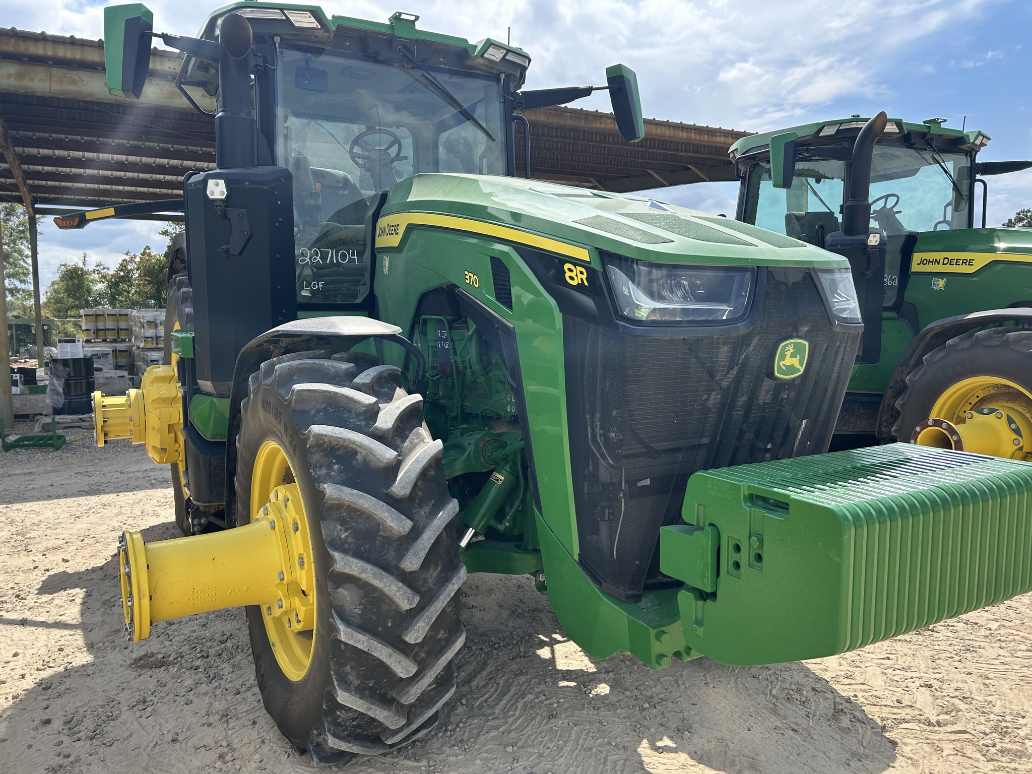 2023 John Deere 8R 370 Image 3