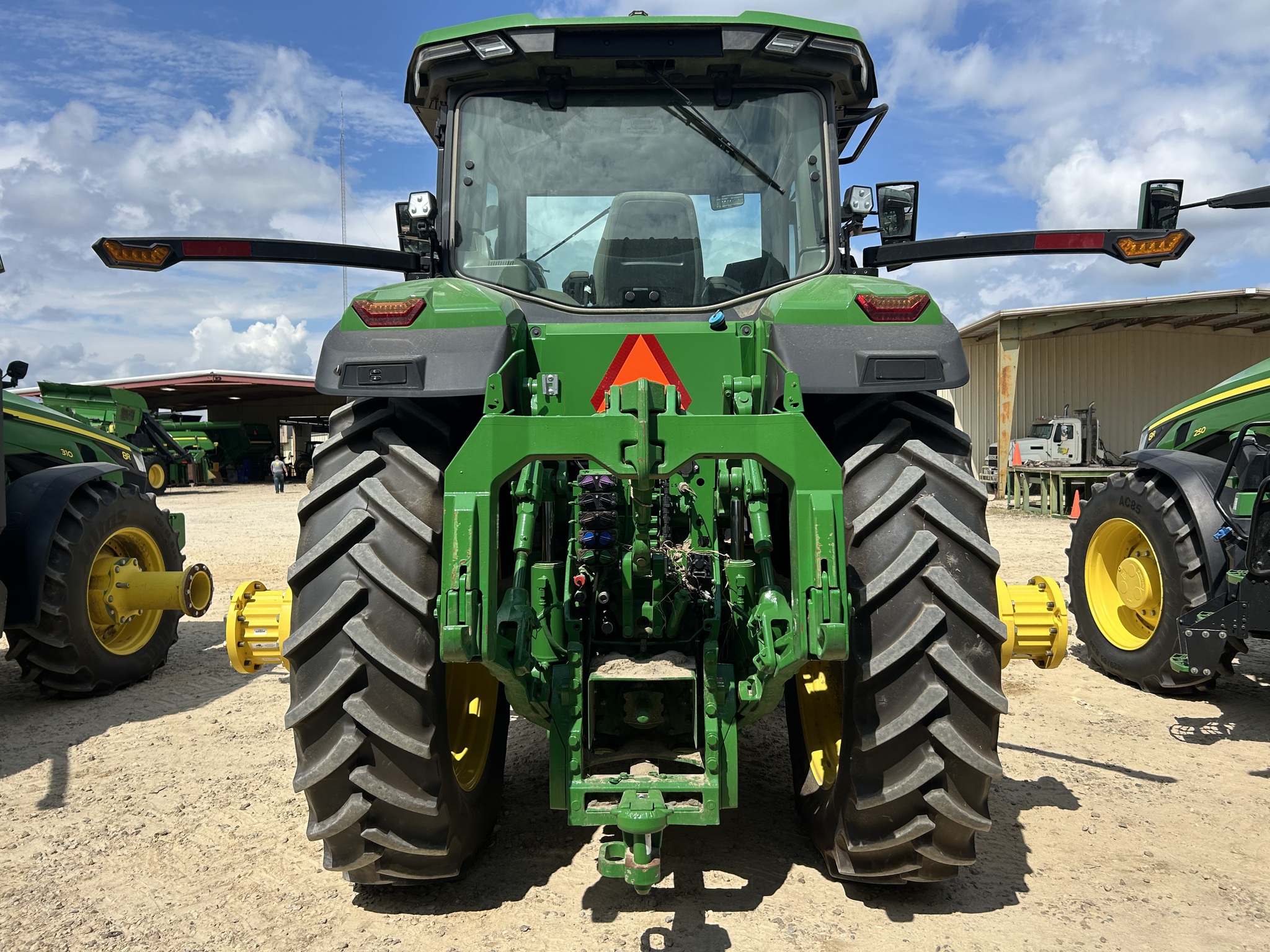 2023 John Deere 8R 370 Image 6