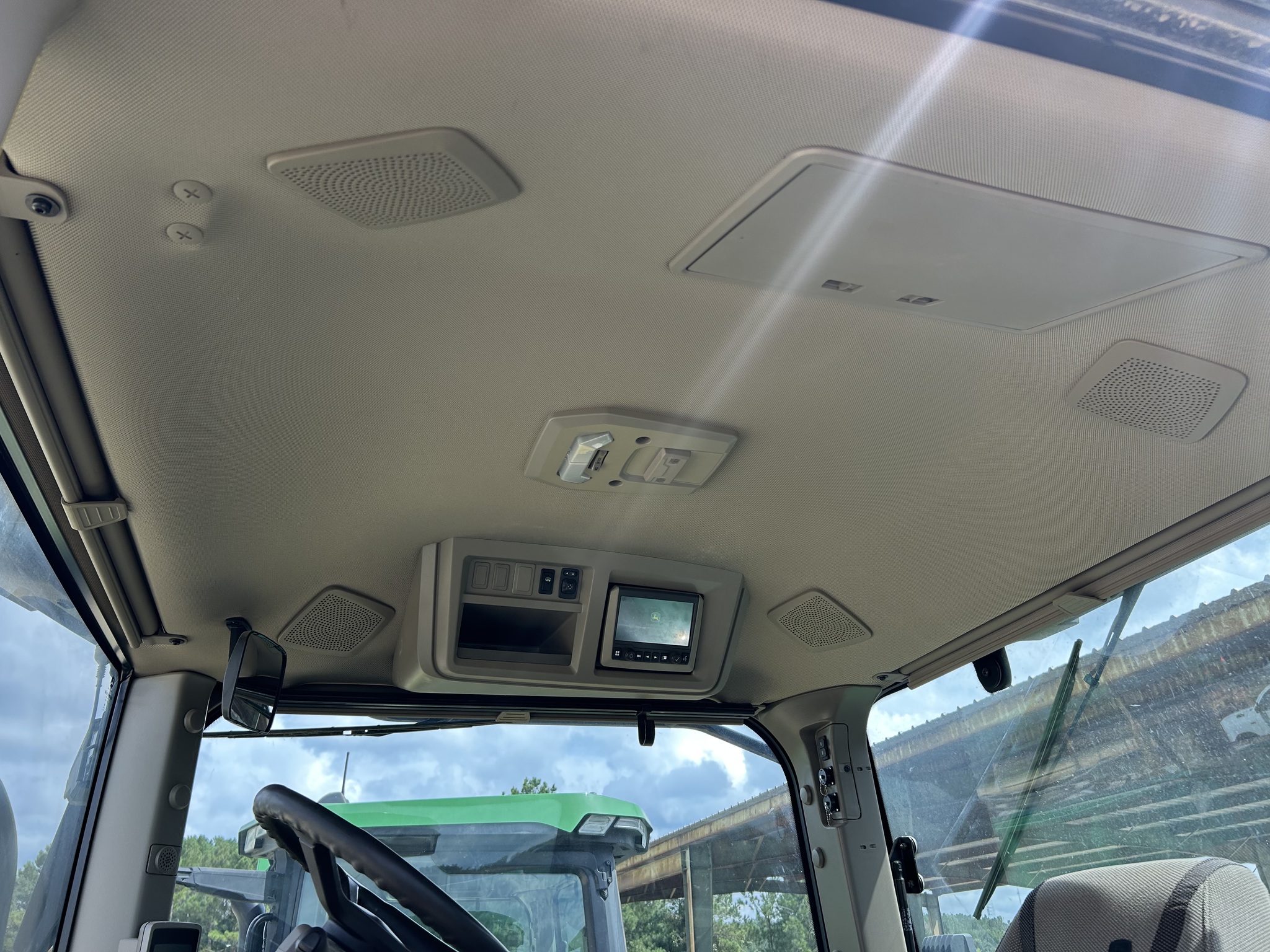 2023 John Deere 8R 370 Image 12