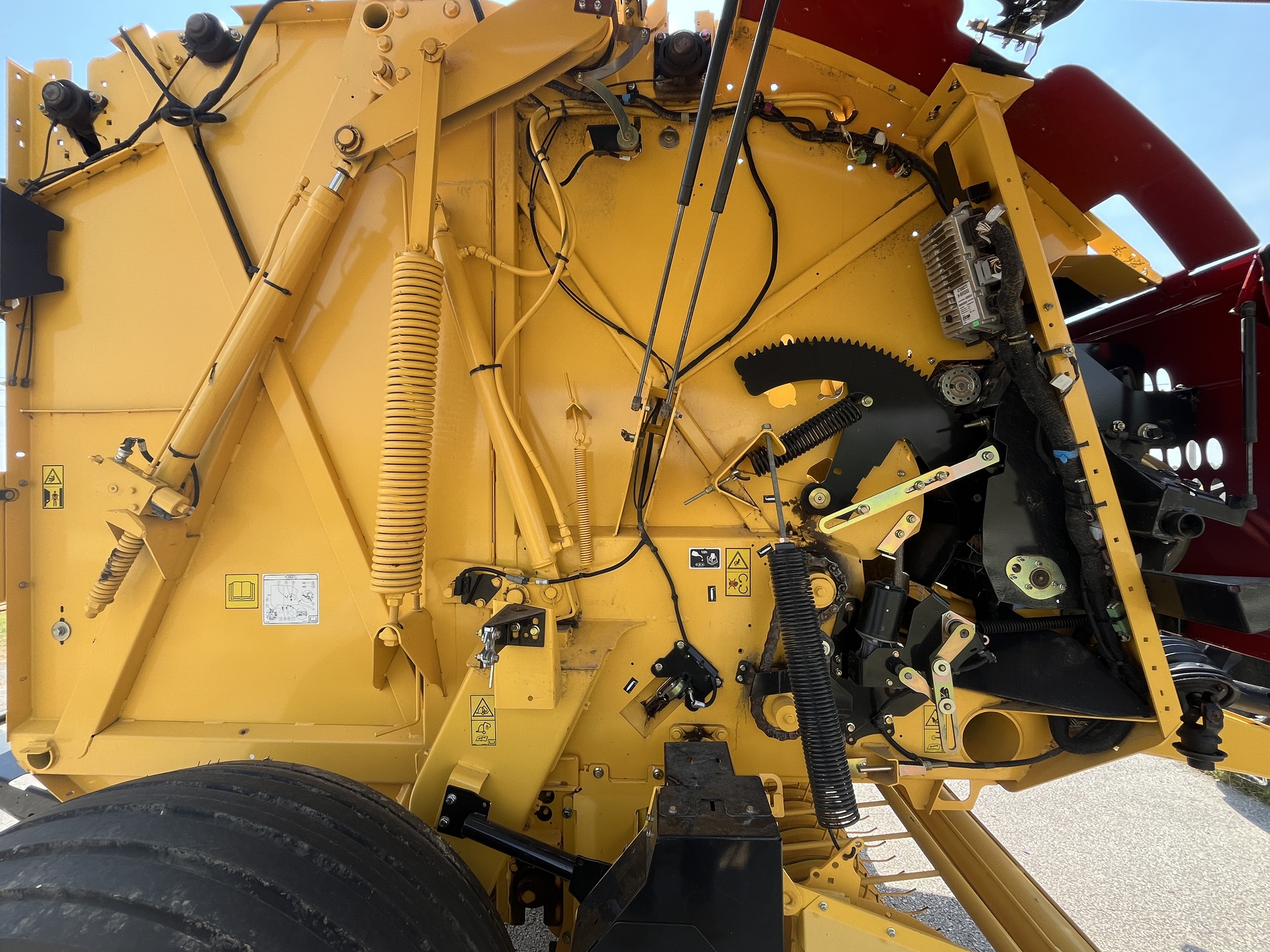 2024 New Holland Rollbelt 460 at Heritage Tractor in Rogersville, MO