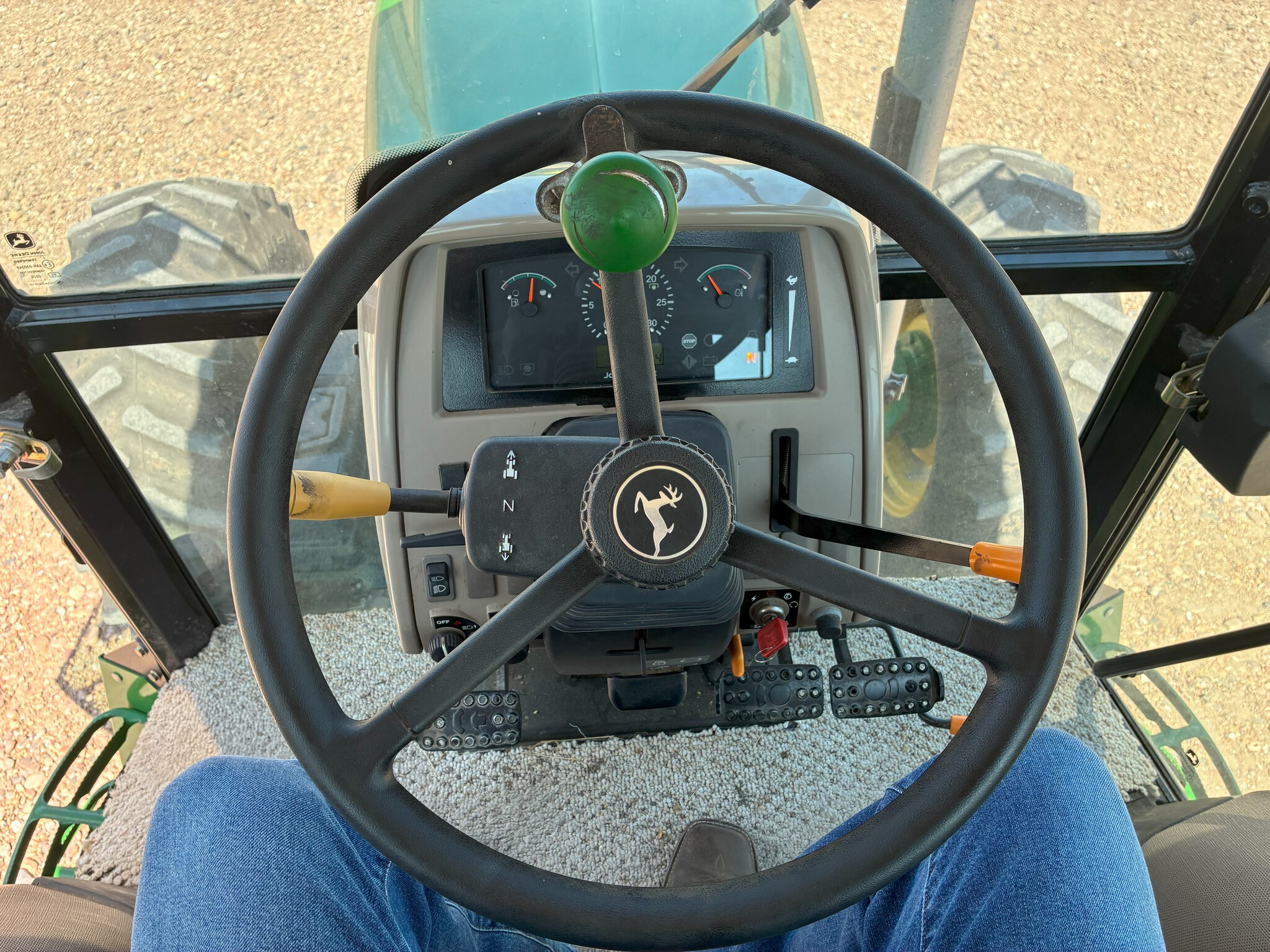 2012 John Deere 6140D Image 11