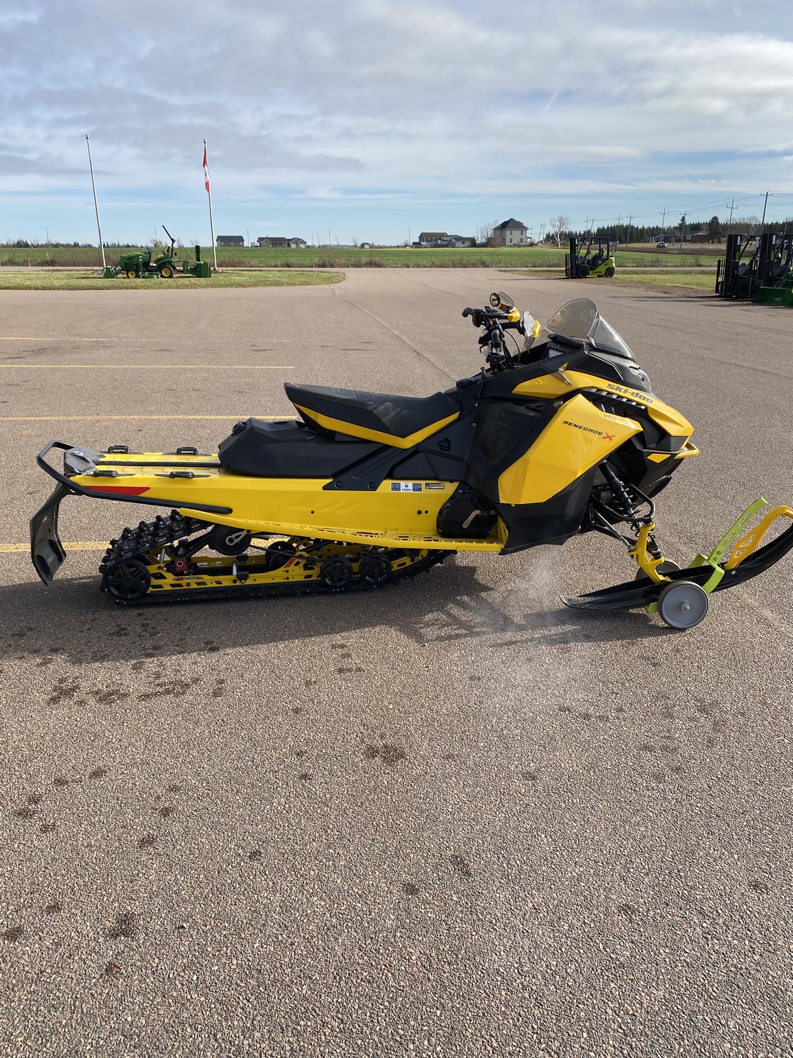 2023 Ski Doo Renegade X-RS 850 Image 4