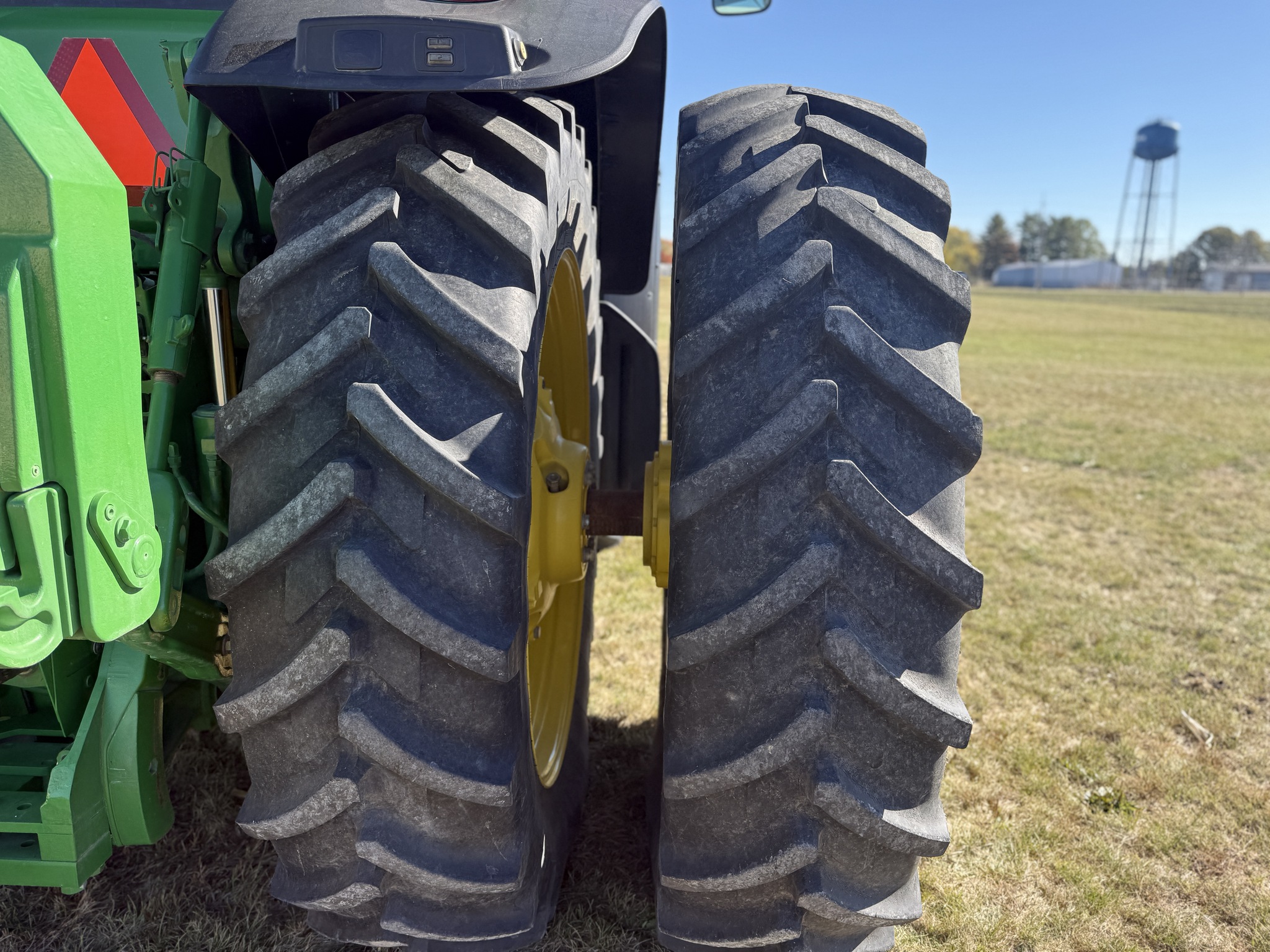 2013 John Deere 8310R Image 10