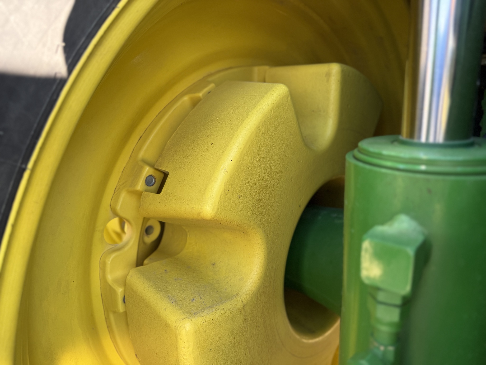 2013 John Deere 8310R Image 12