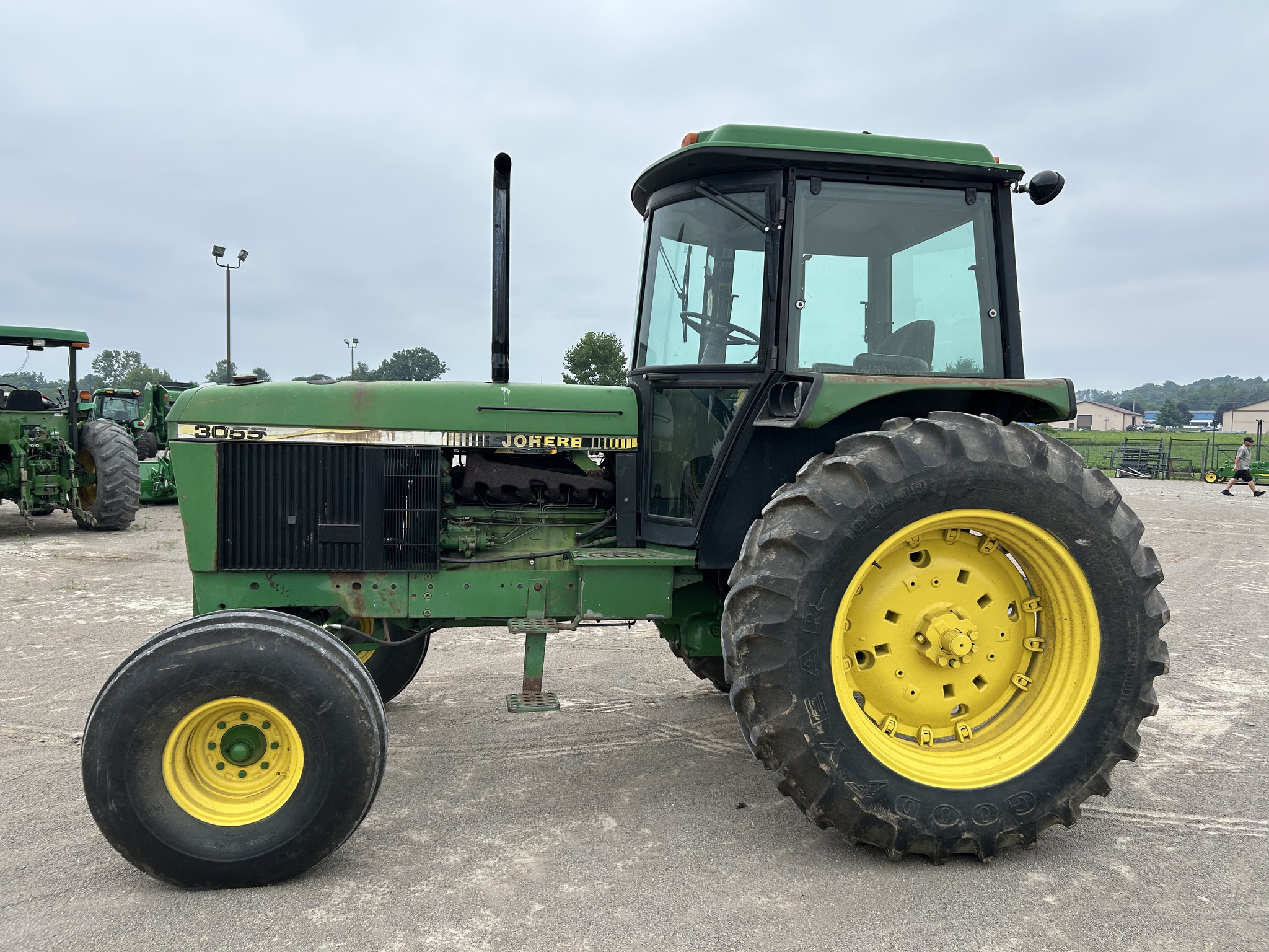 1992 John Deere 3055 Image 1