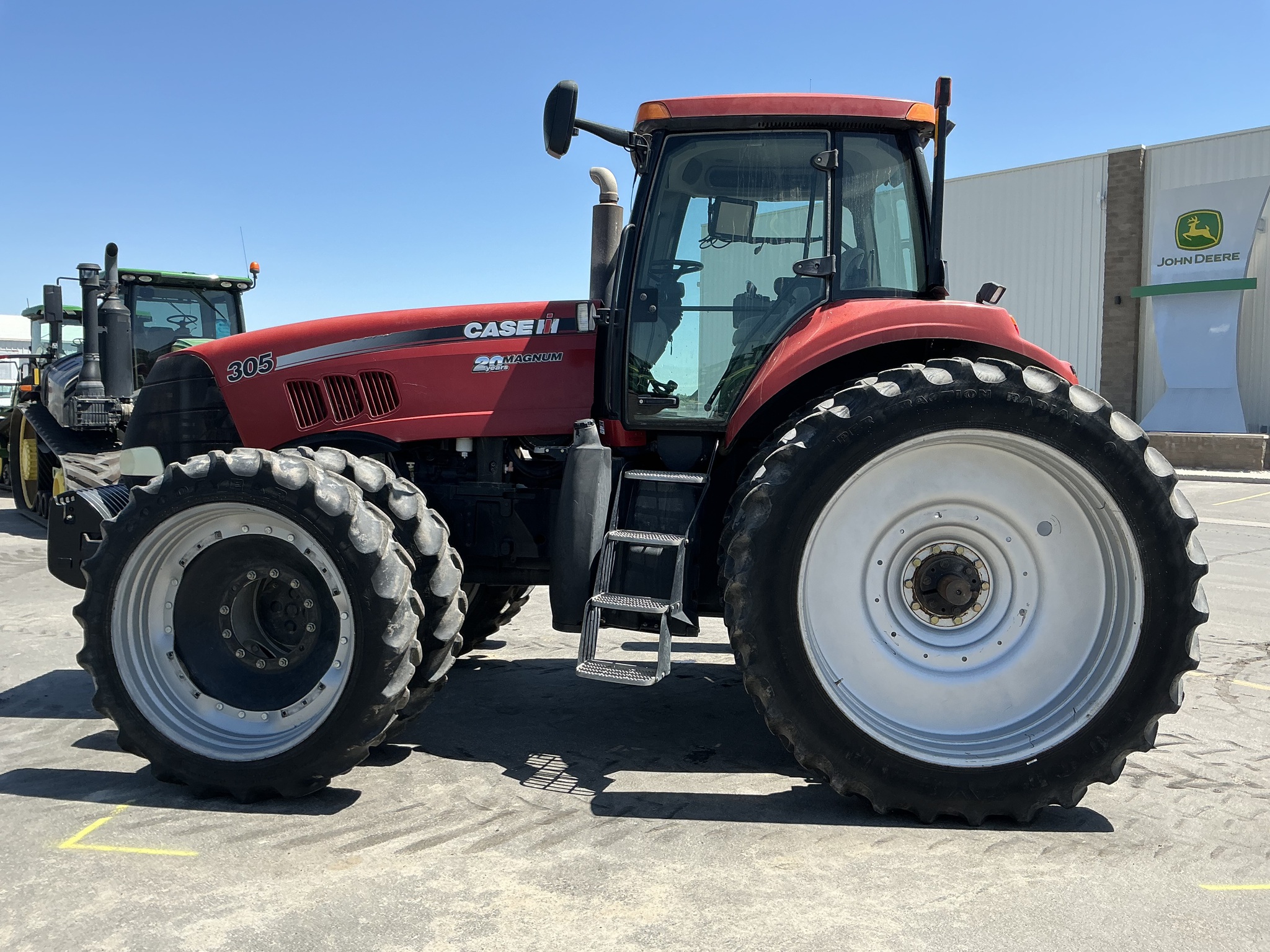 2007 Case IH Magnum 305 Image 2
