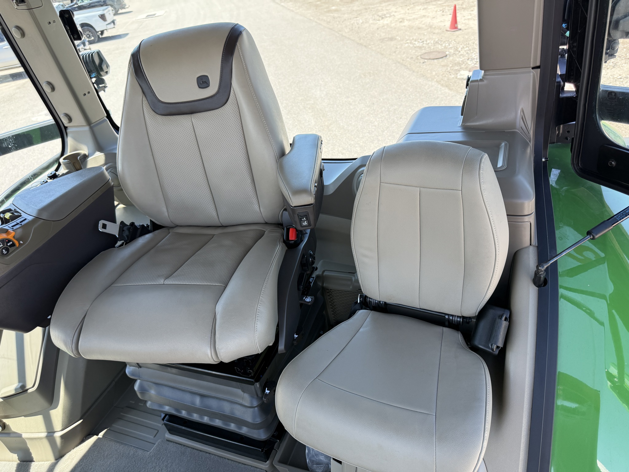 2024 John Deere 8R 340 Image 13