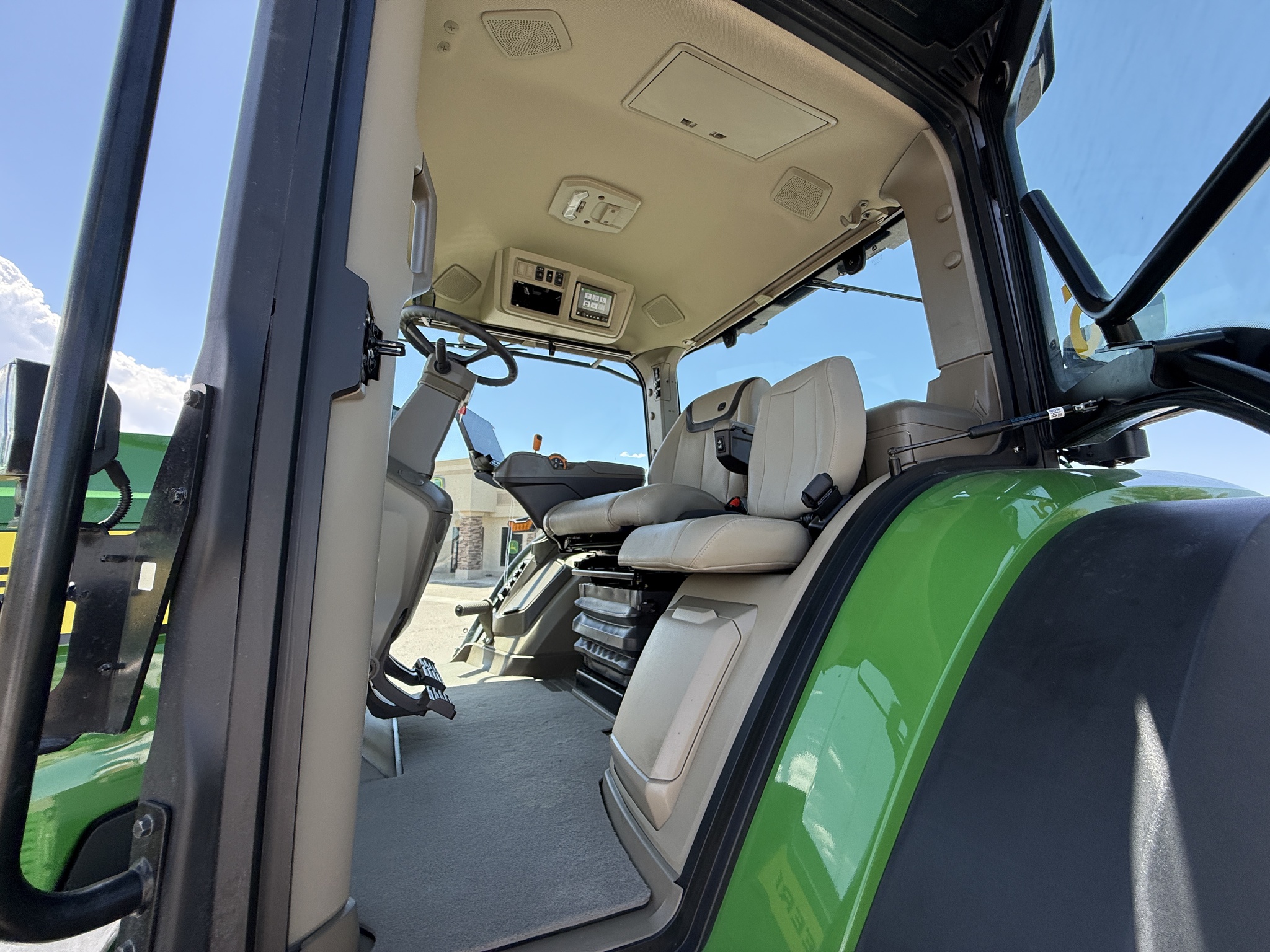 2024 John Deere 8R 340 Image 9