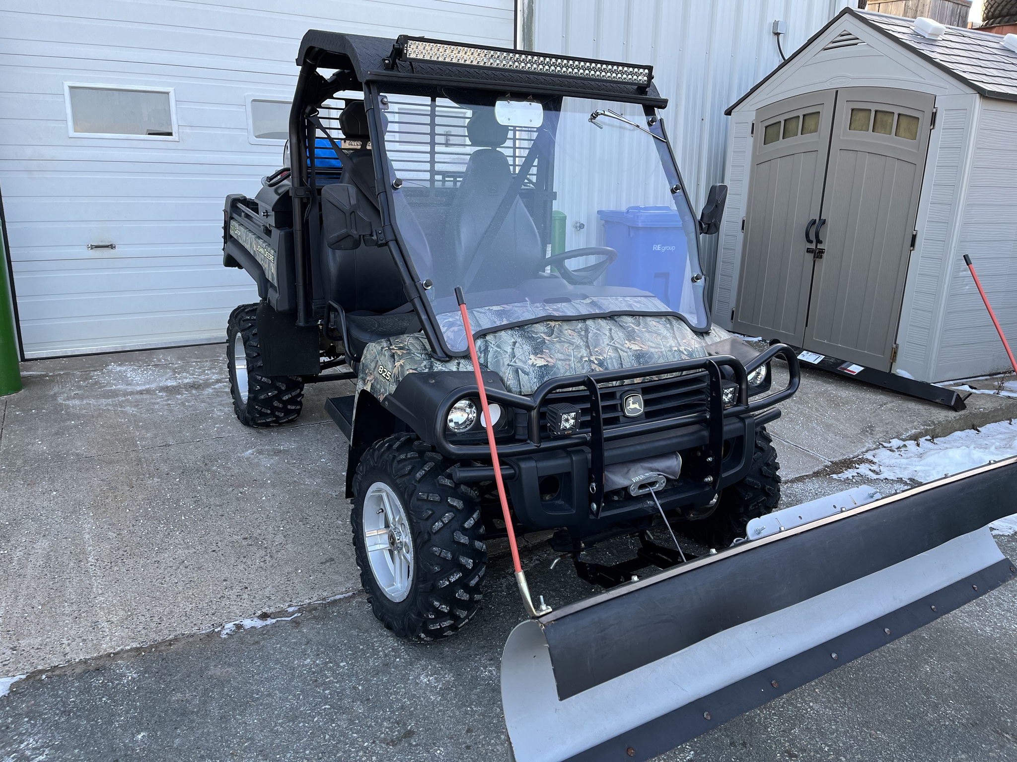 2011 John Deere XUV 825i Image 3