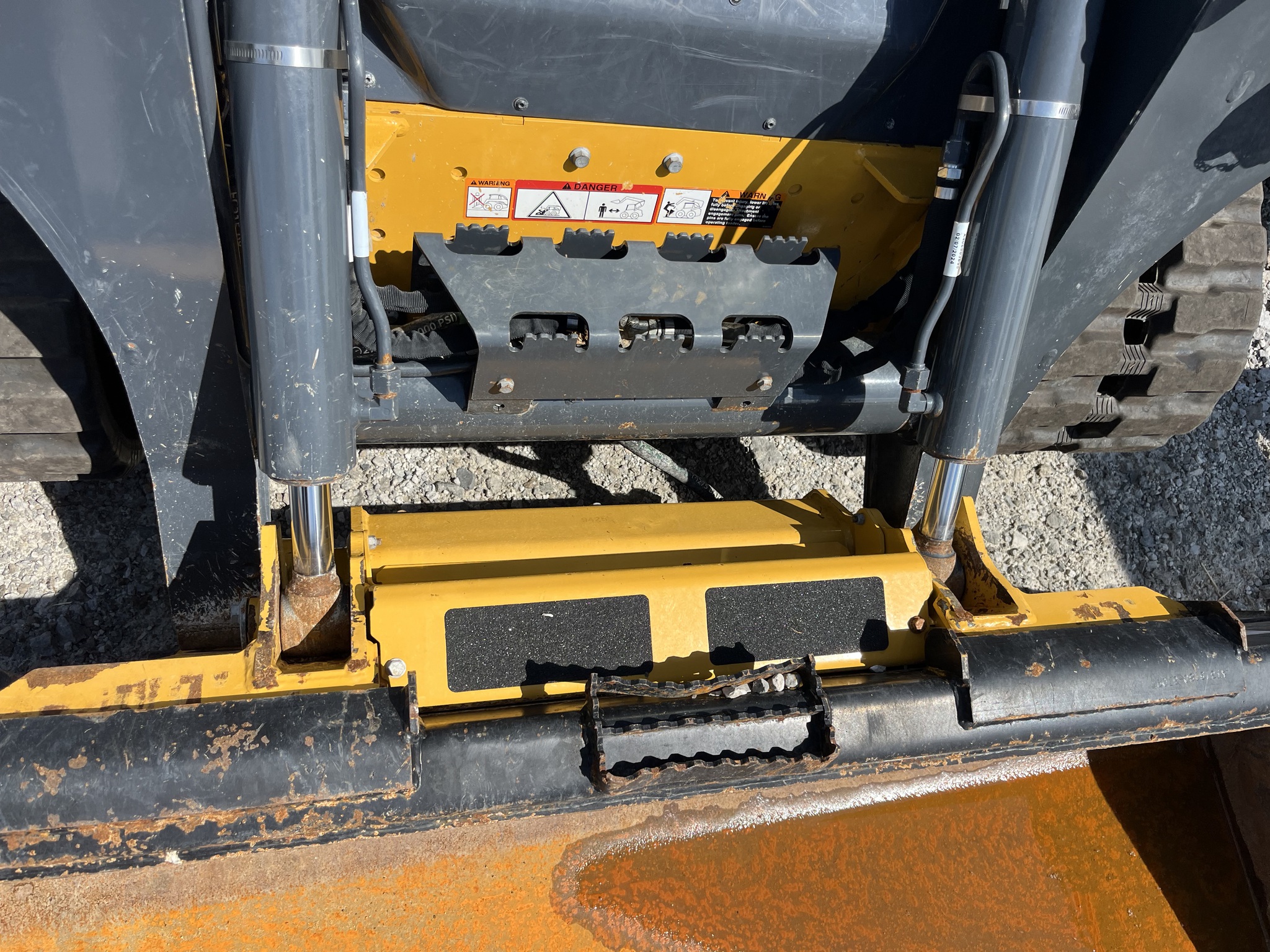 2024 John Deere 325G Image 5