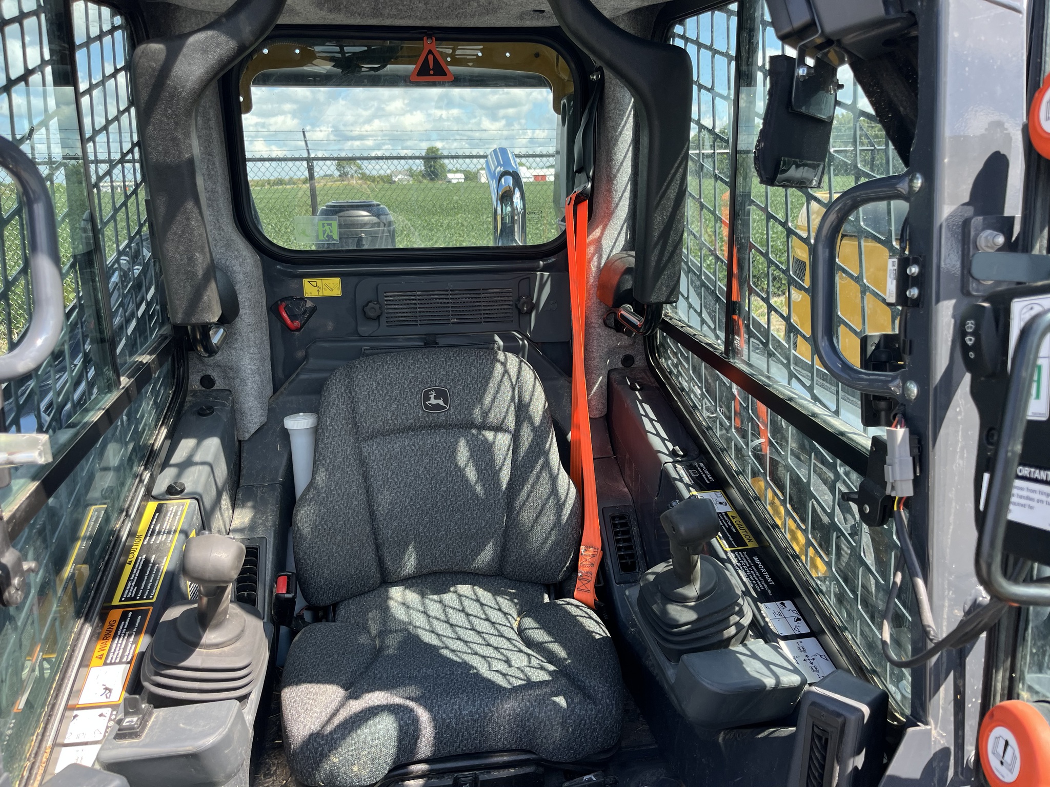 2024 John Deere 325G Image 4