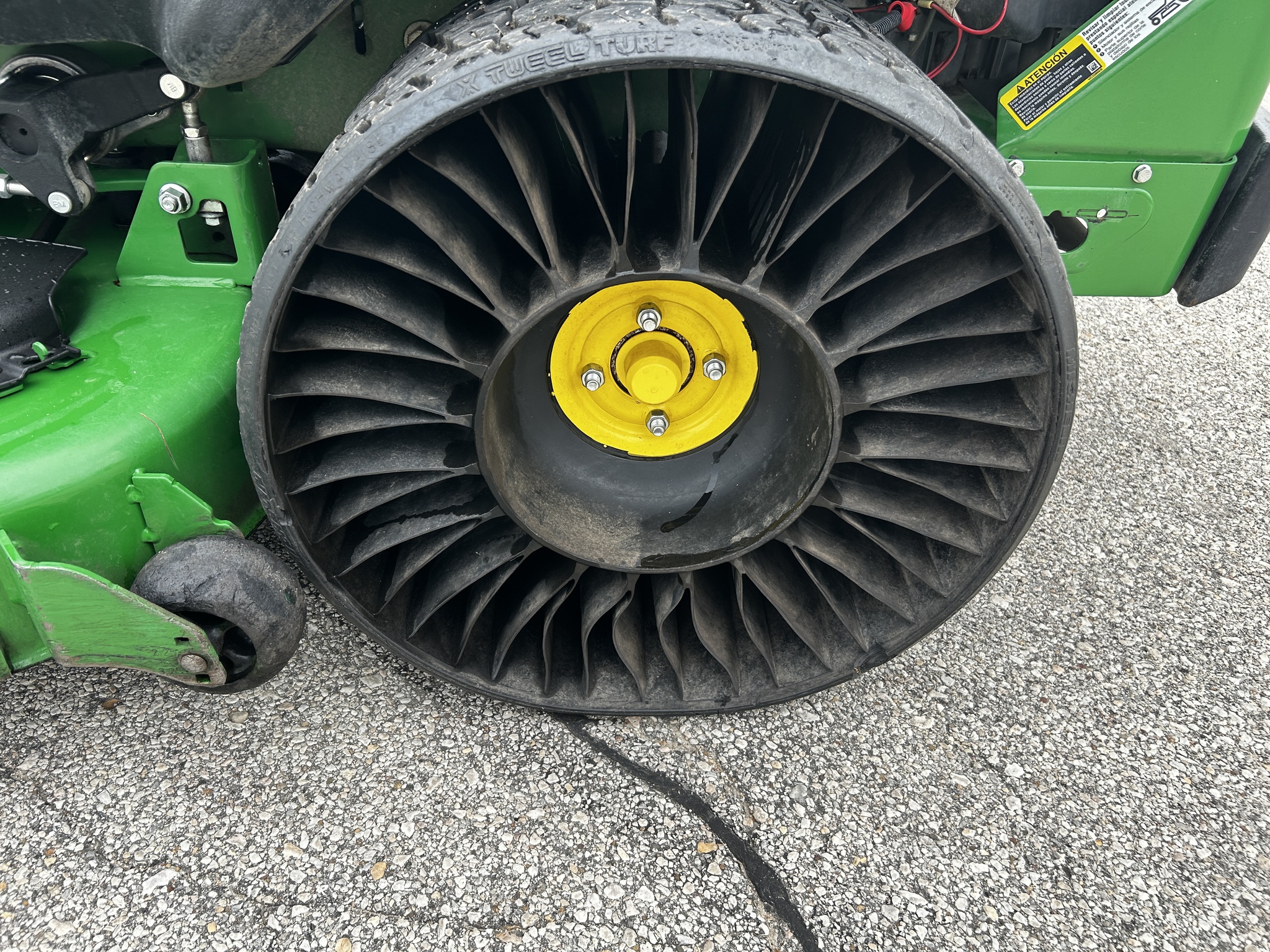 2022 John Deere Z950R Image 11