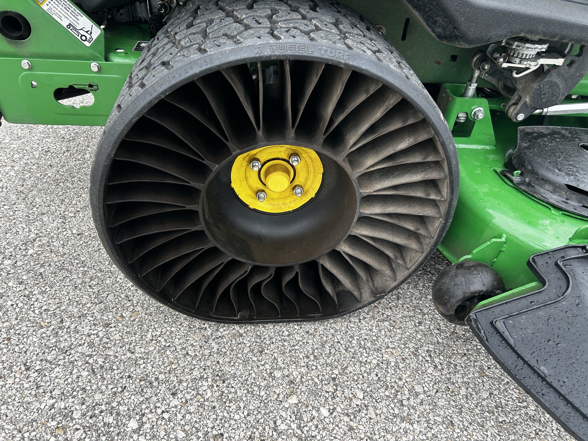 2022 John Deere Z950R Image 12