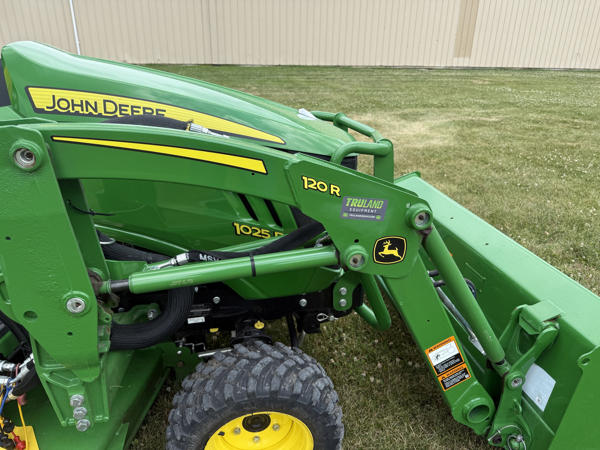 2022 John Deere 1025R Image 3