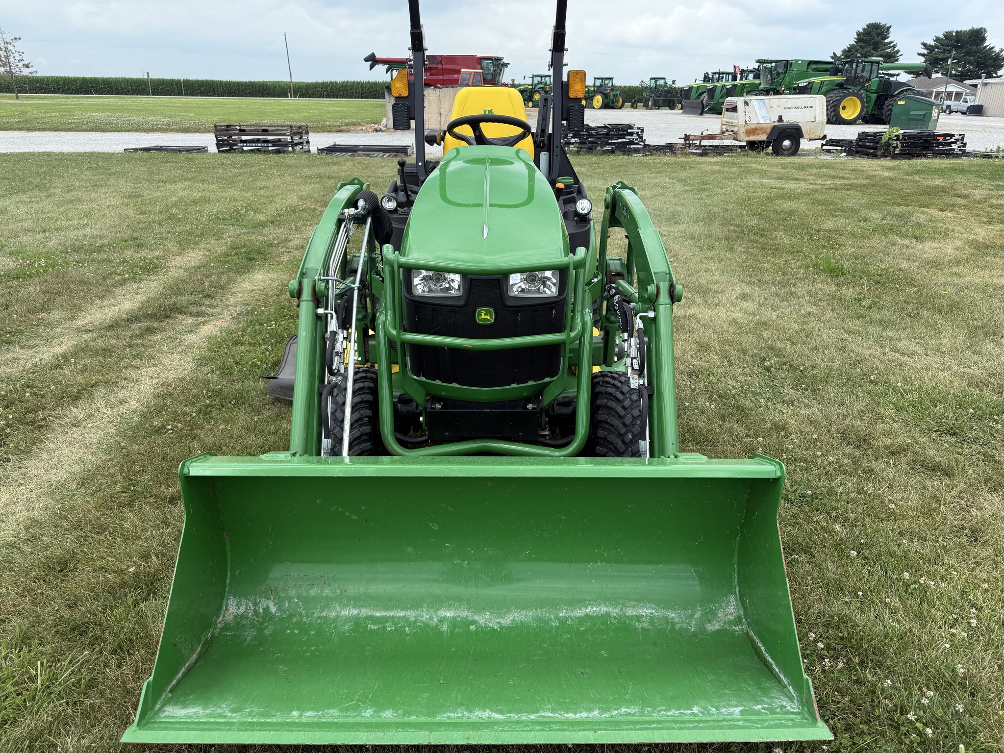 2022 John Deere 1025R Image 4