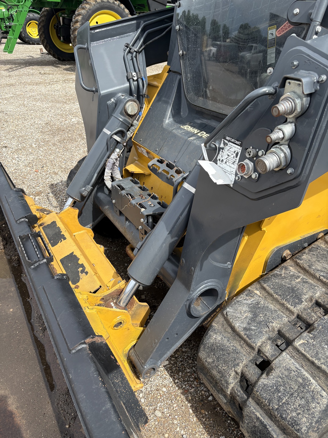 2021 John Deere 333G Image 6