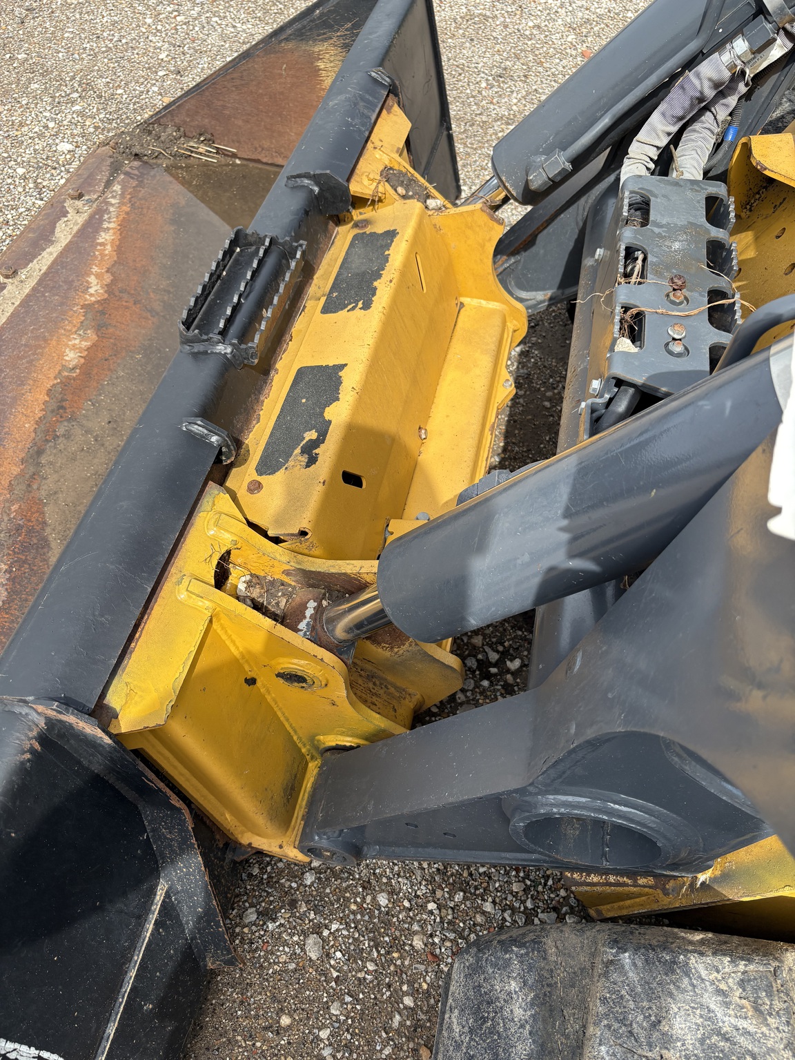 2021 John Deere 333G Image 8