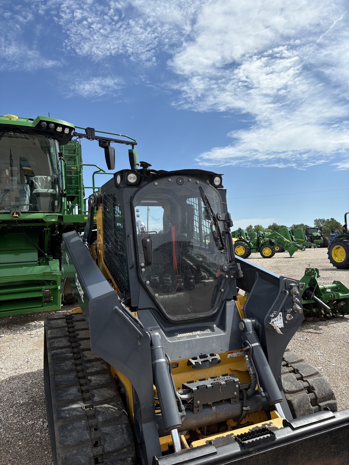 2021 John Deere 333G Image 9